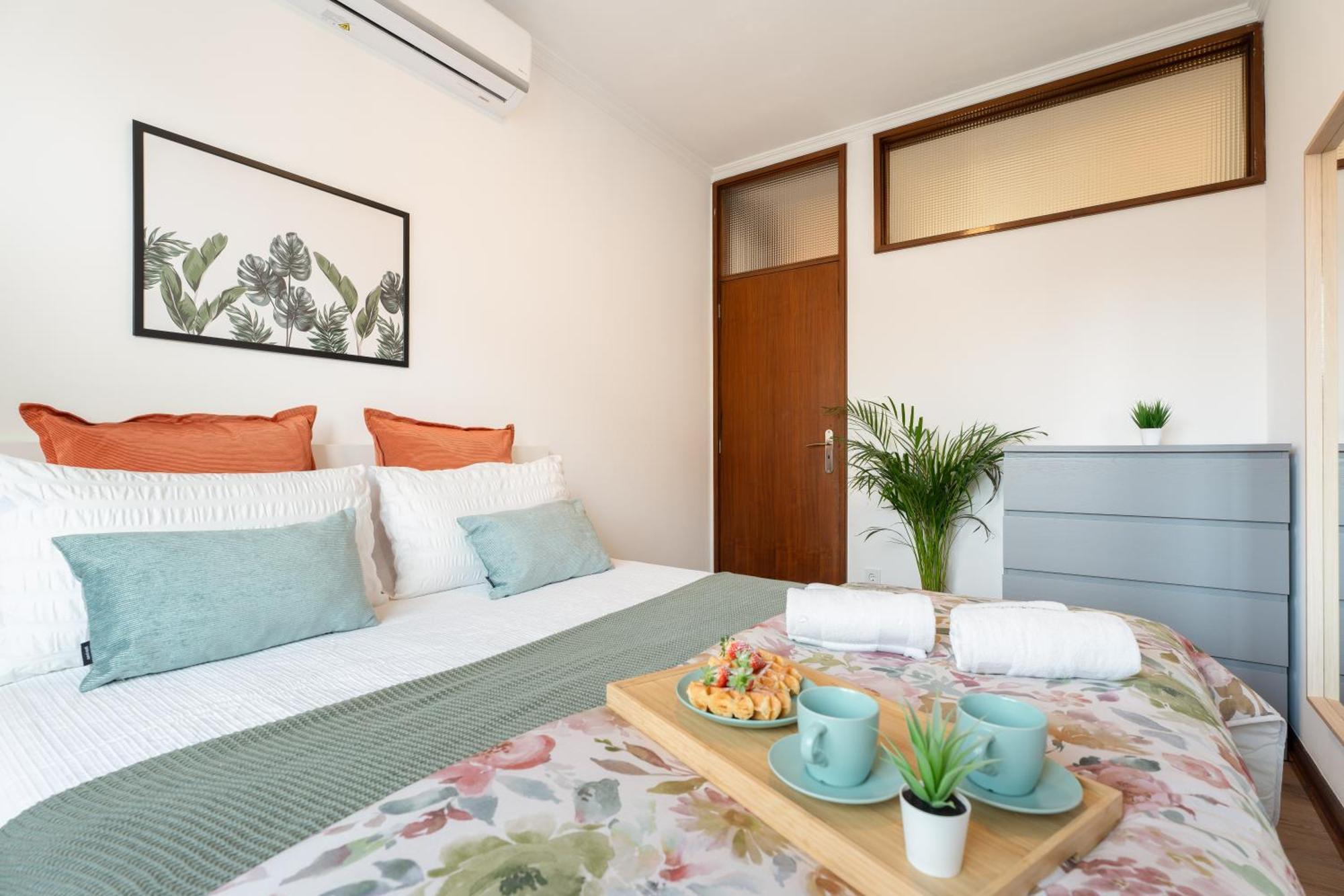 Apartment Stylish Modern Flat W/ Balcony! Porto