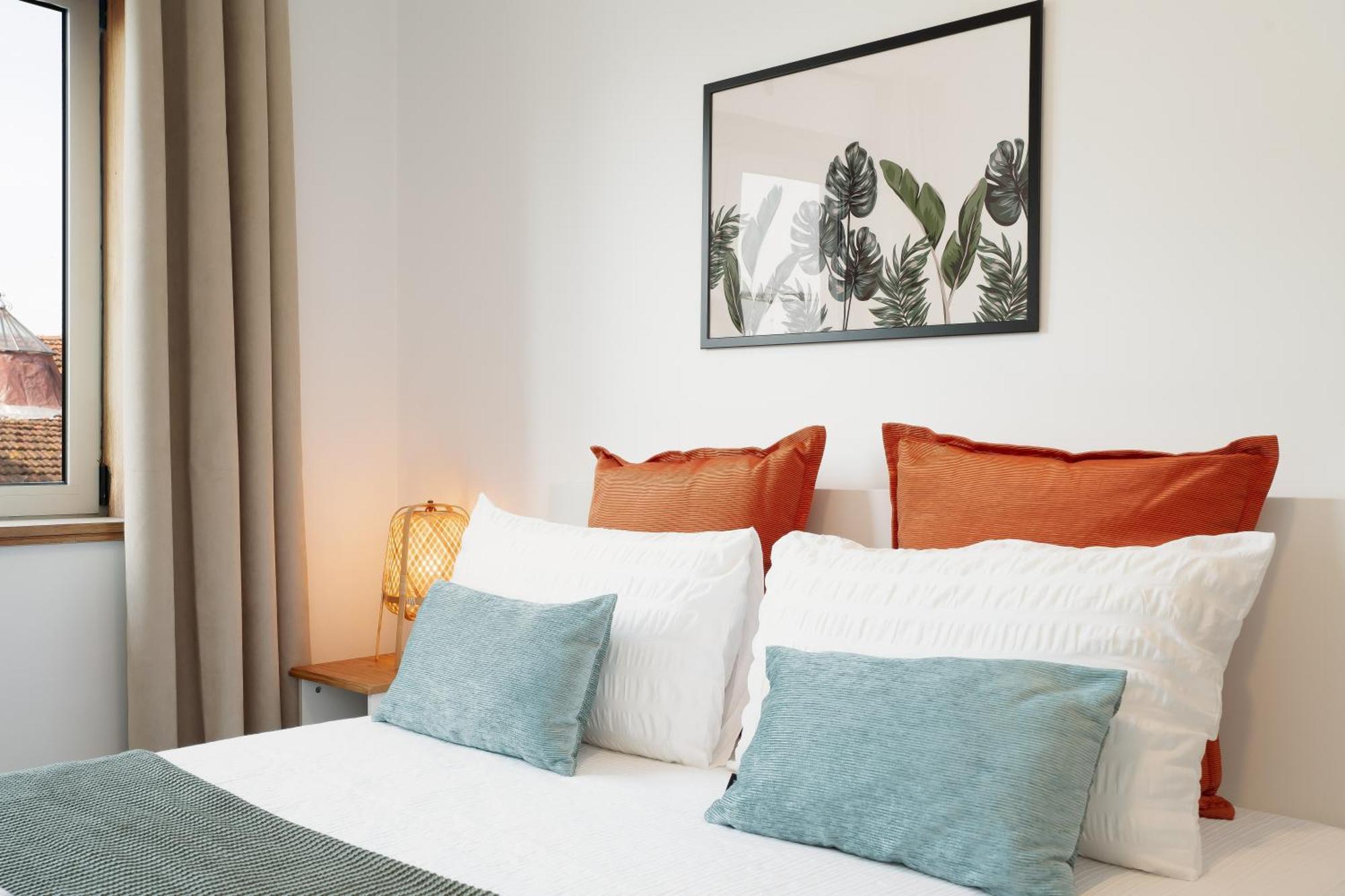Stylish Modern Flat W/ Balcony! Apartment Porto