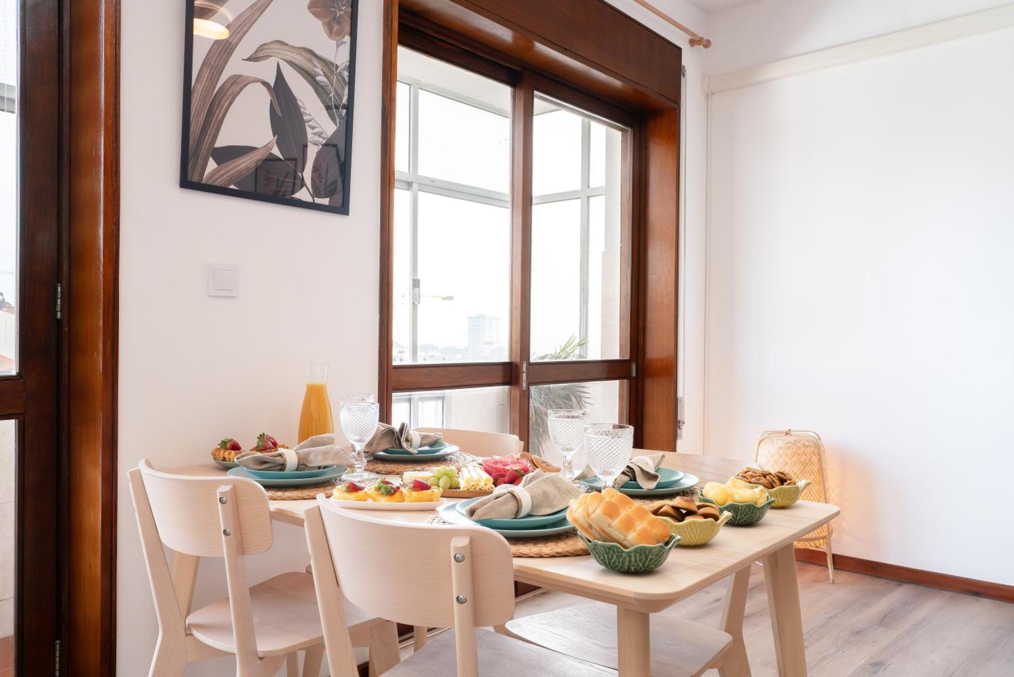 Stylish Modern Flat W/ Balcony! * Porto
