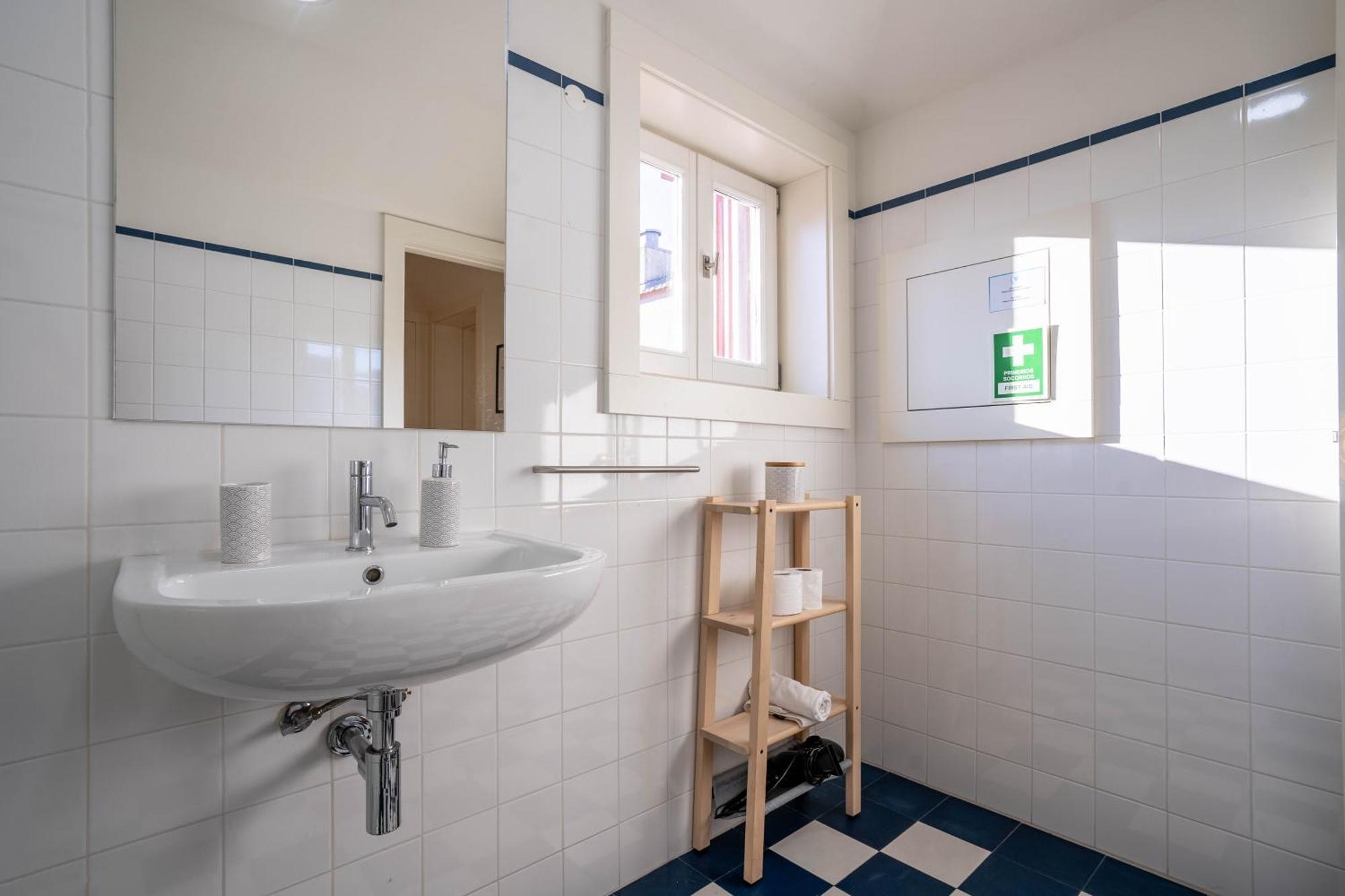 Apartment Historical Downtown Retreat Duplex By Lovelystay *