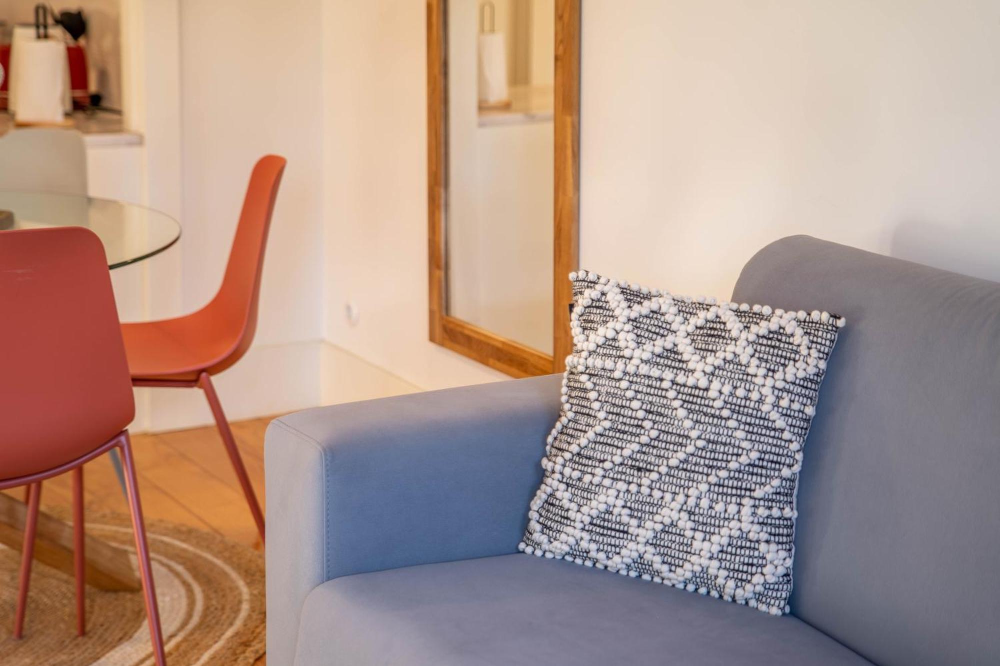 Apartment Historical Downtown Retreat Duplex By Lovelystay *