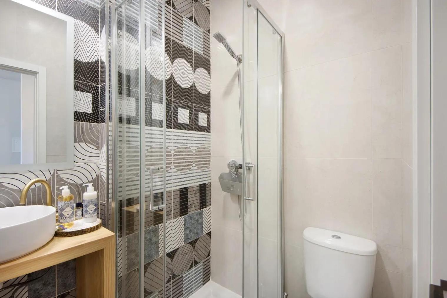- - 5 Appartement *