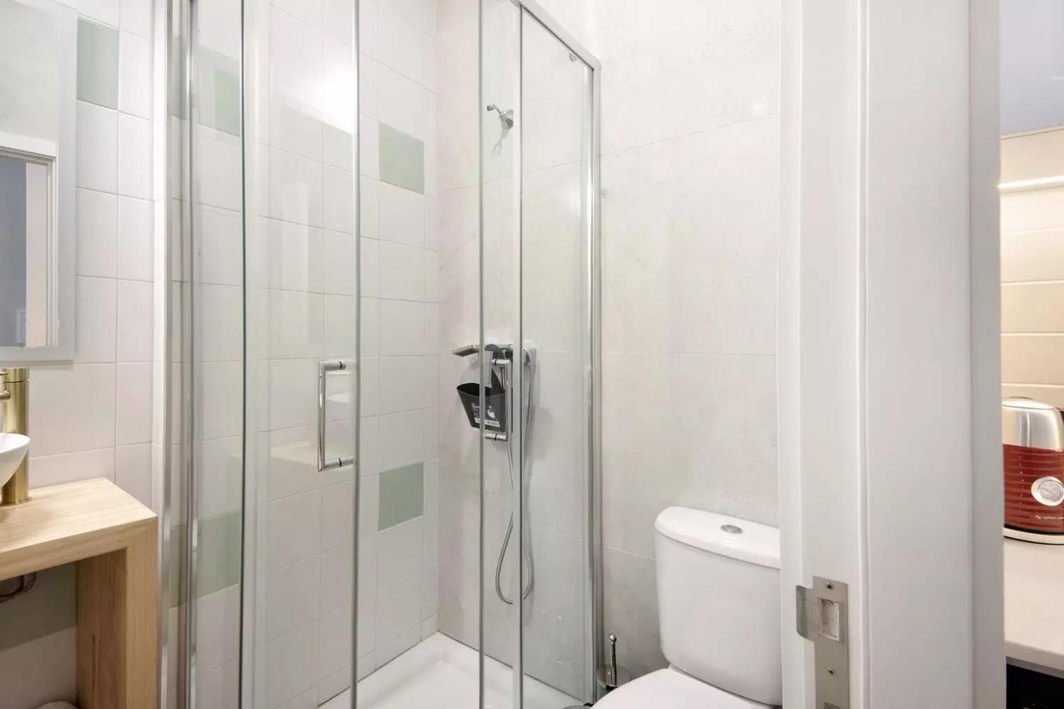 - - 3 Appartement