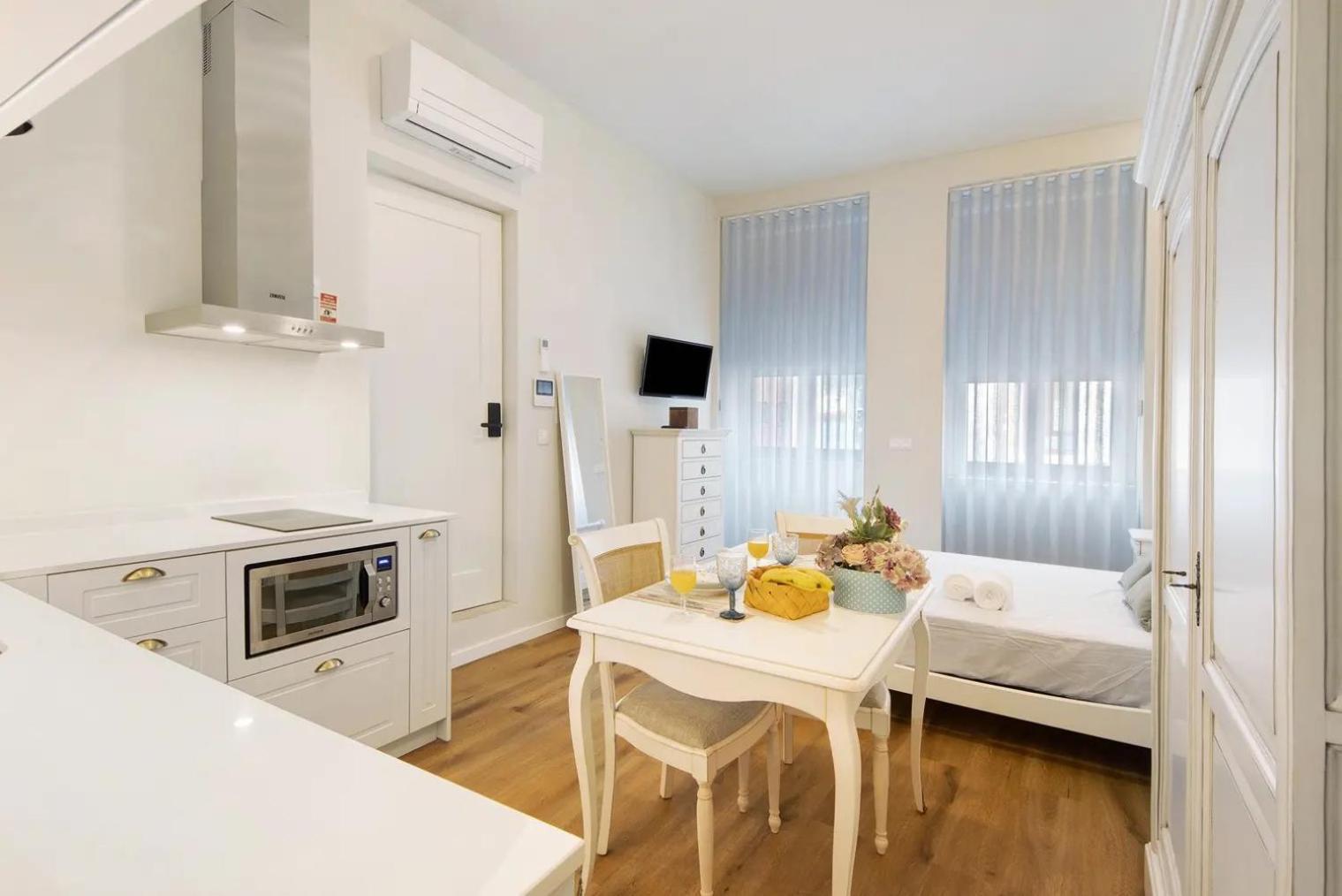 - -1 Apartment *