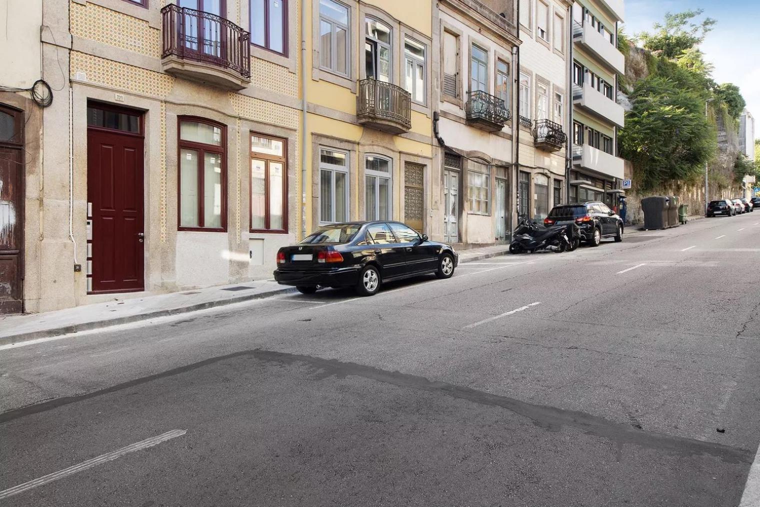 - -1 Apartment *