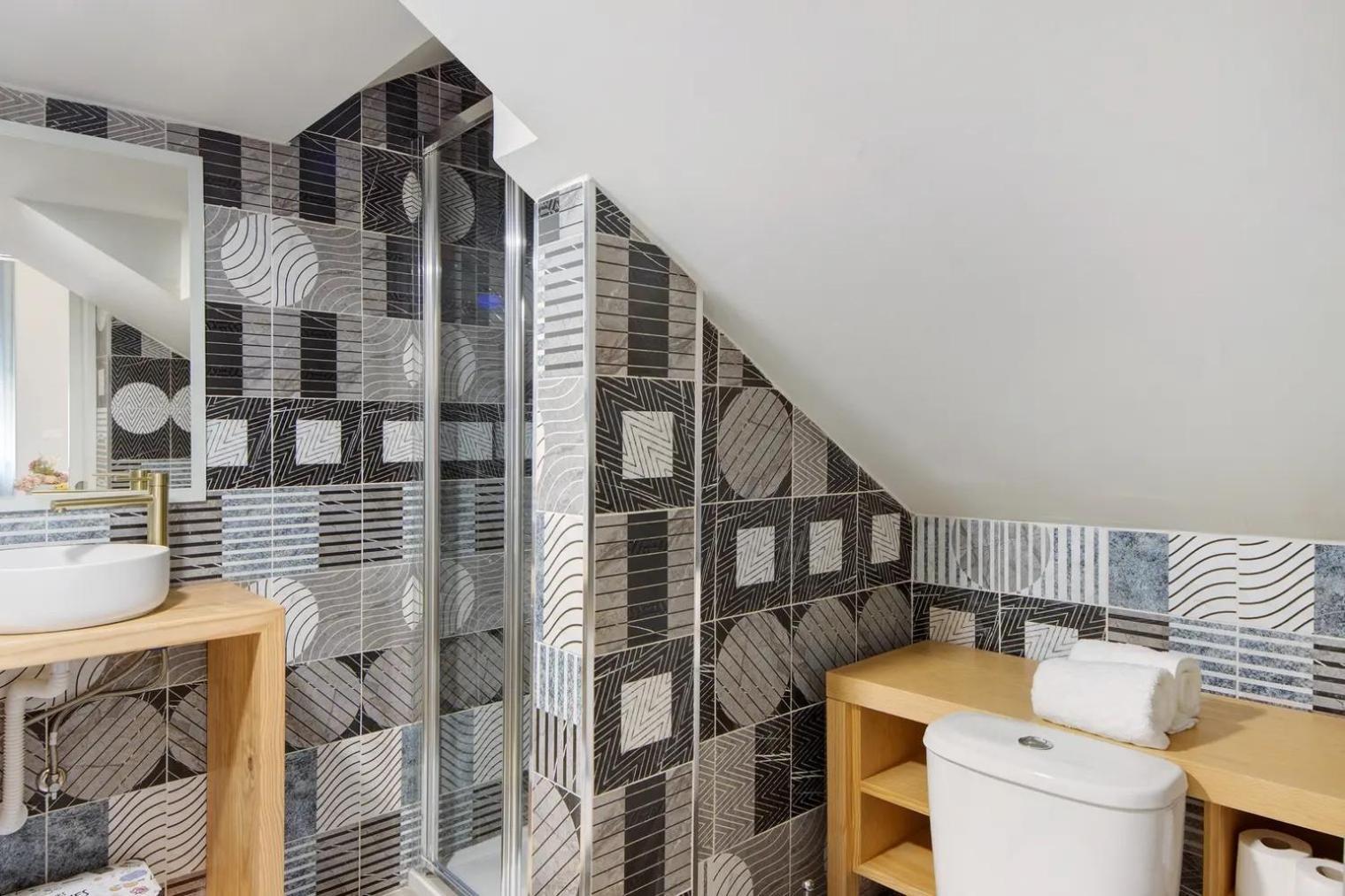 - -1 Apartment *
