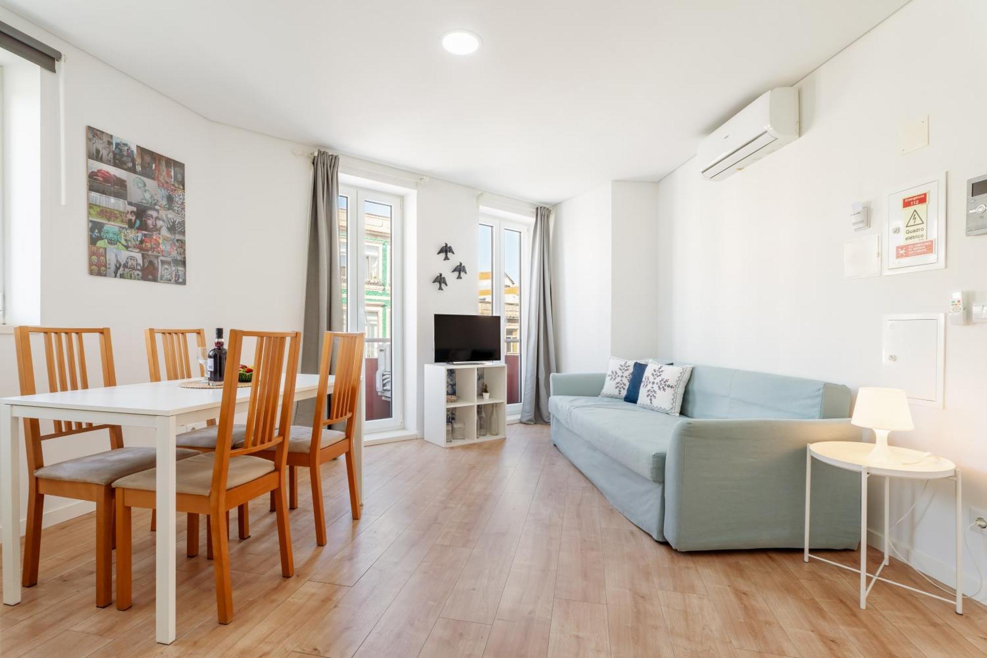Host Wise - Flat W Free Private Parking - Bright & Cozy *