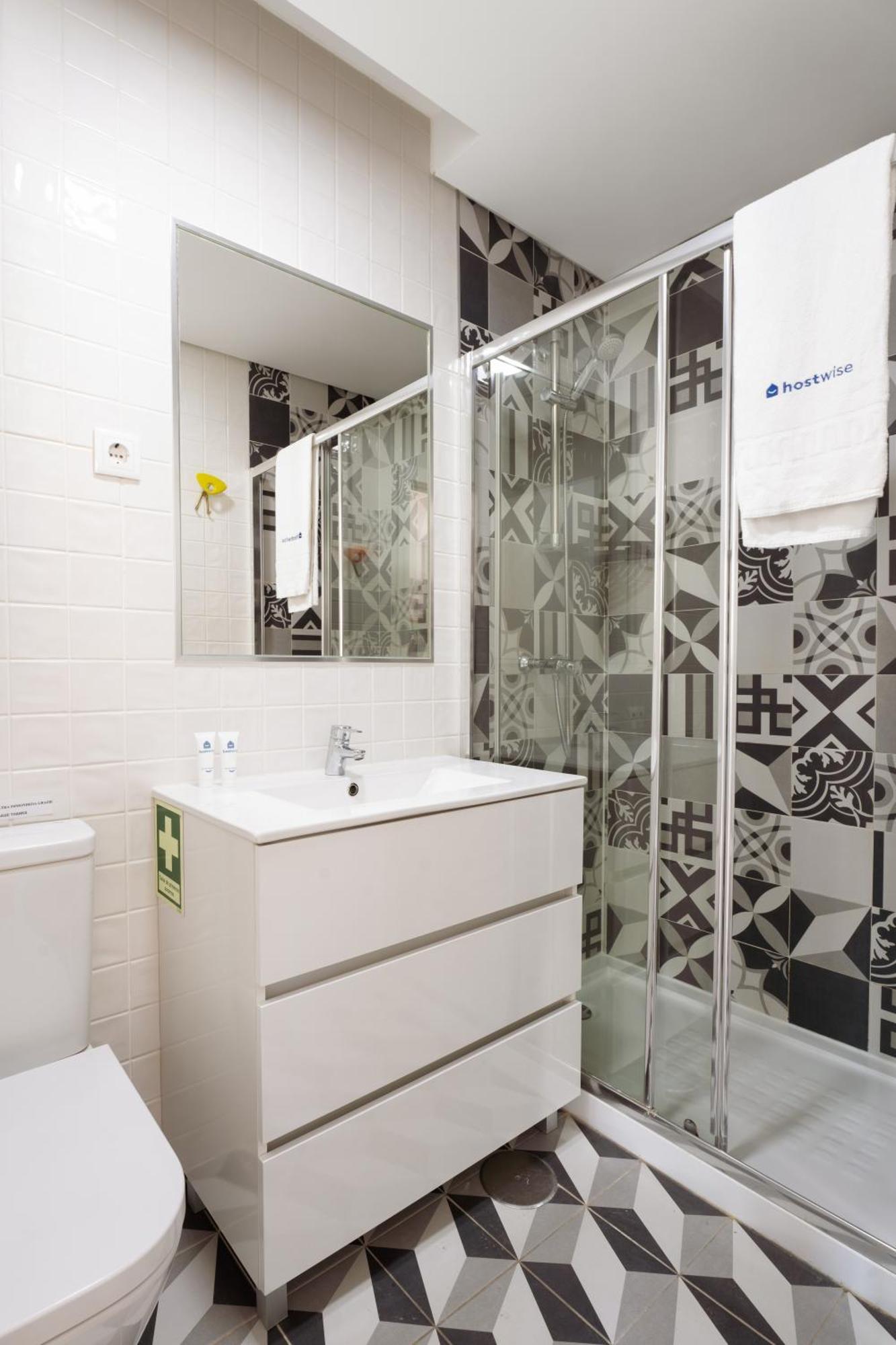 Host Wise - Flat W Free Private Parking - Bright & Cozy Porto
