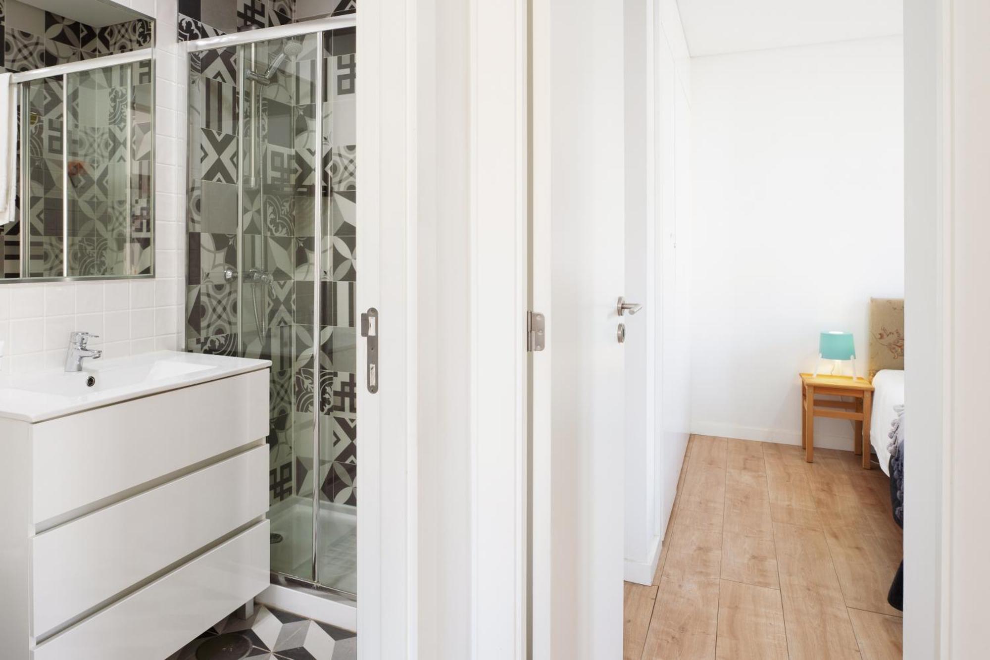 Host Wise - Flat W Free Private Parking - Bright & Cozy Apartment Porto