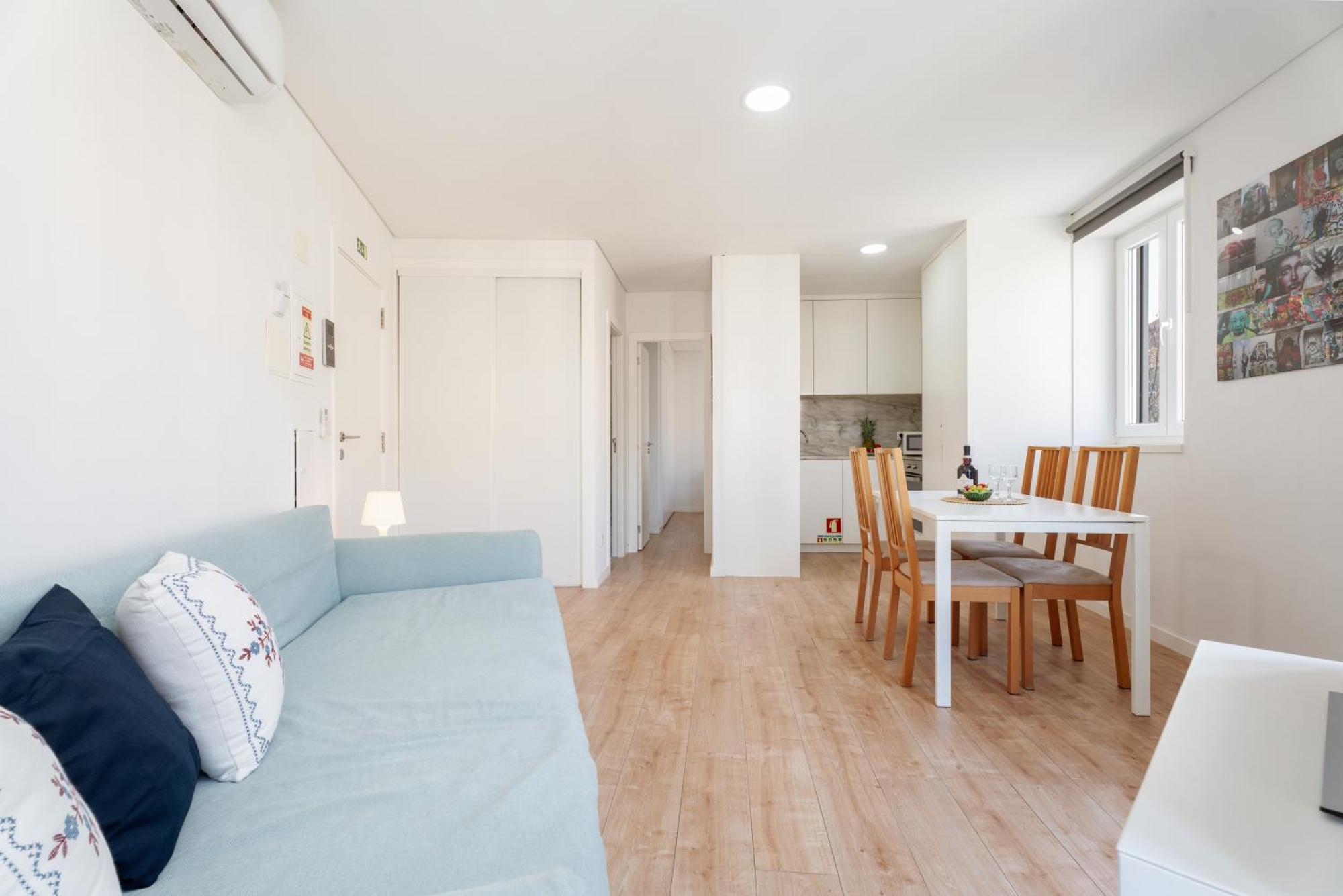 Host Wise - Flat W Free Private Parking - Bright & Cozy