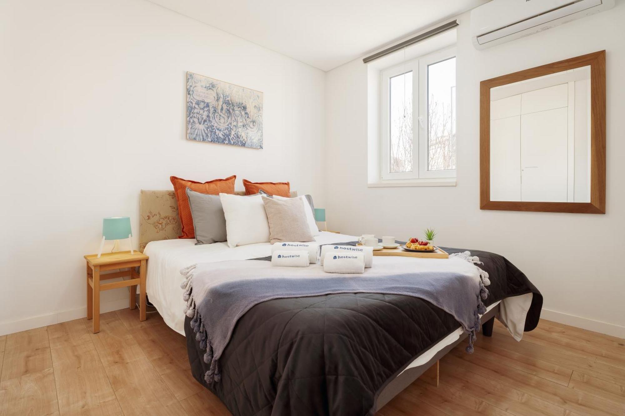 Host Wise - Flat W Free Private Parking - Bright & Cozy