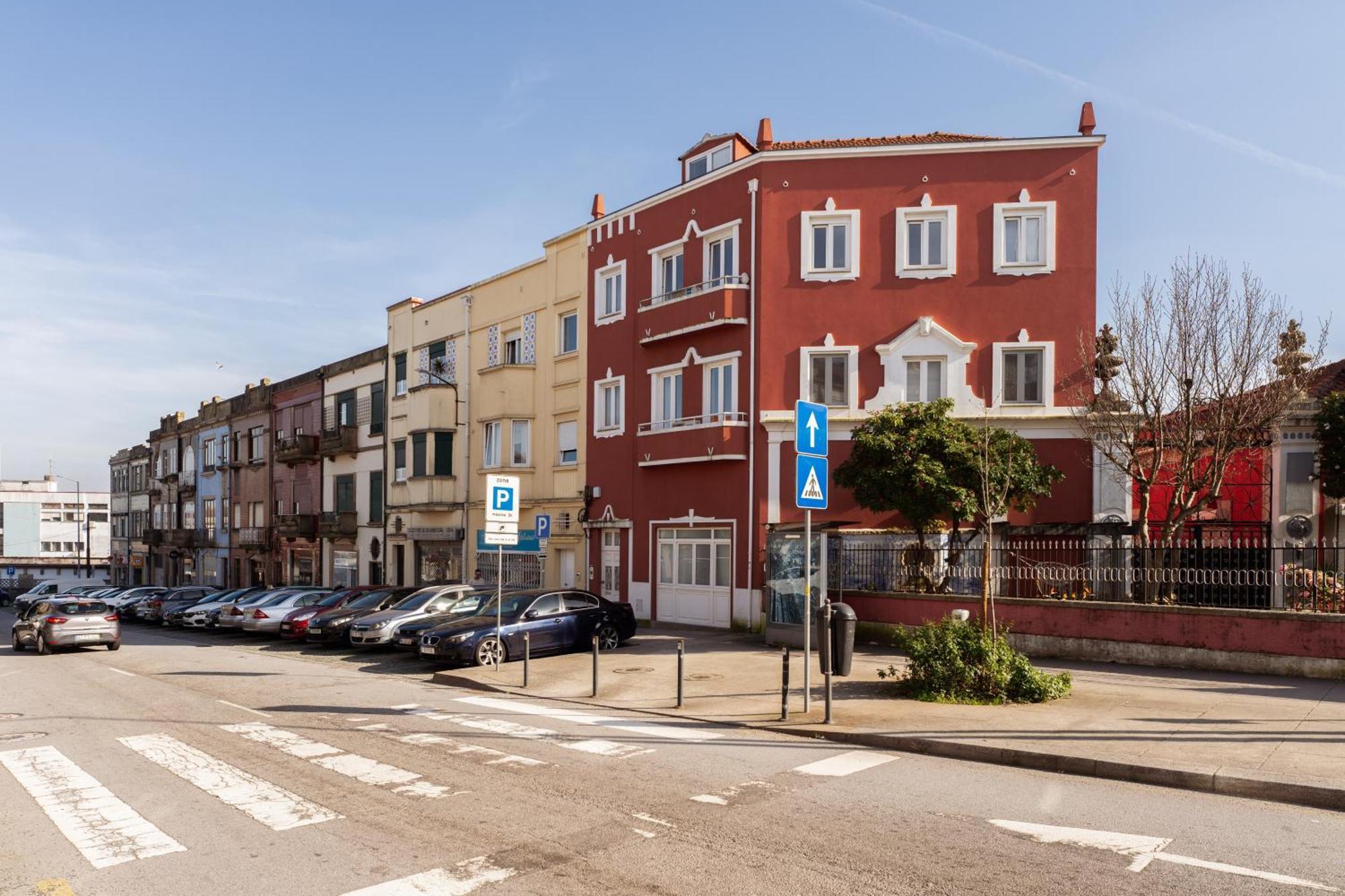 Apartment Host Wise - Flat W Free Private Parking - Bright & Cozy Porto
