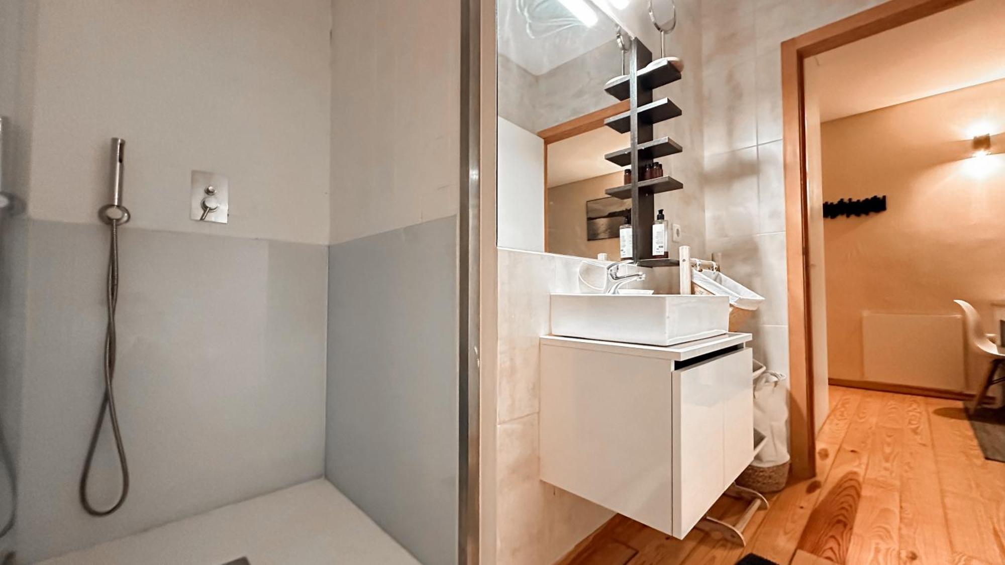 Almada Apartments 468 *