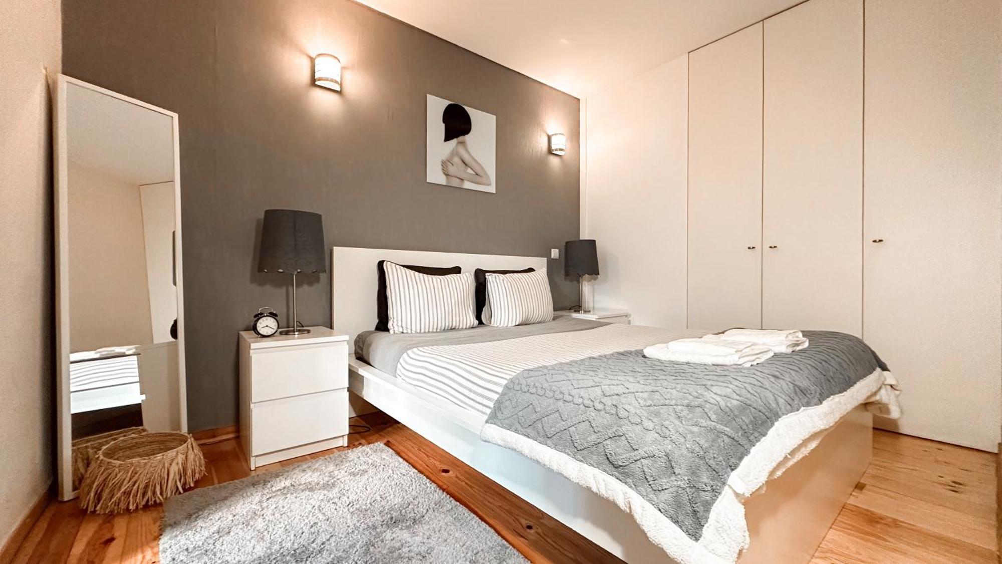 Almada Apartments 468