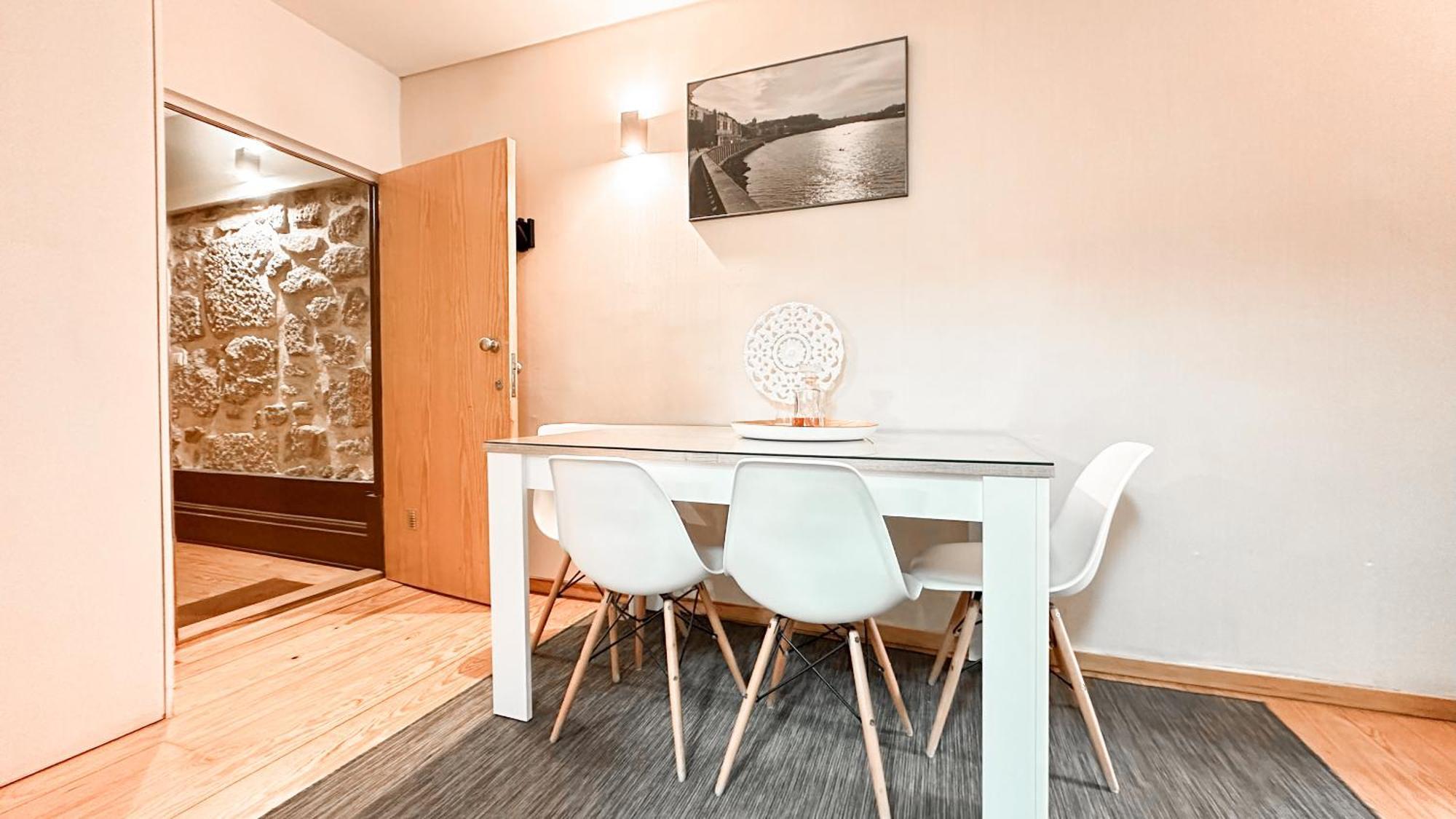 Almada Apartments 468 *