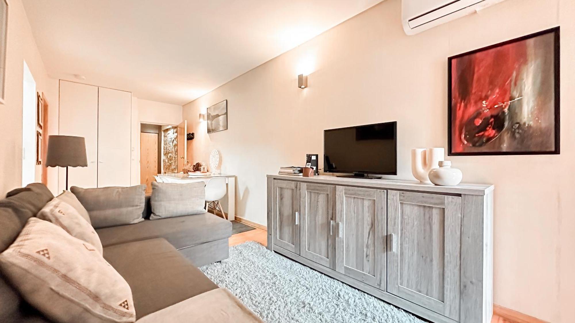 Almada Apartments 468