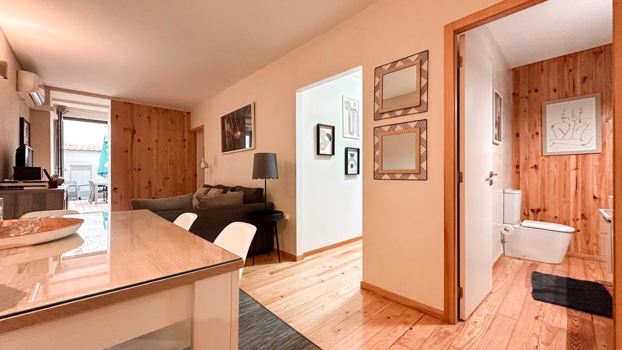 Almada Apartments 468