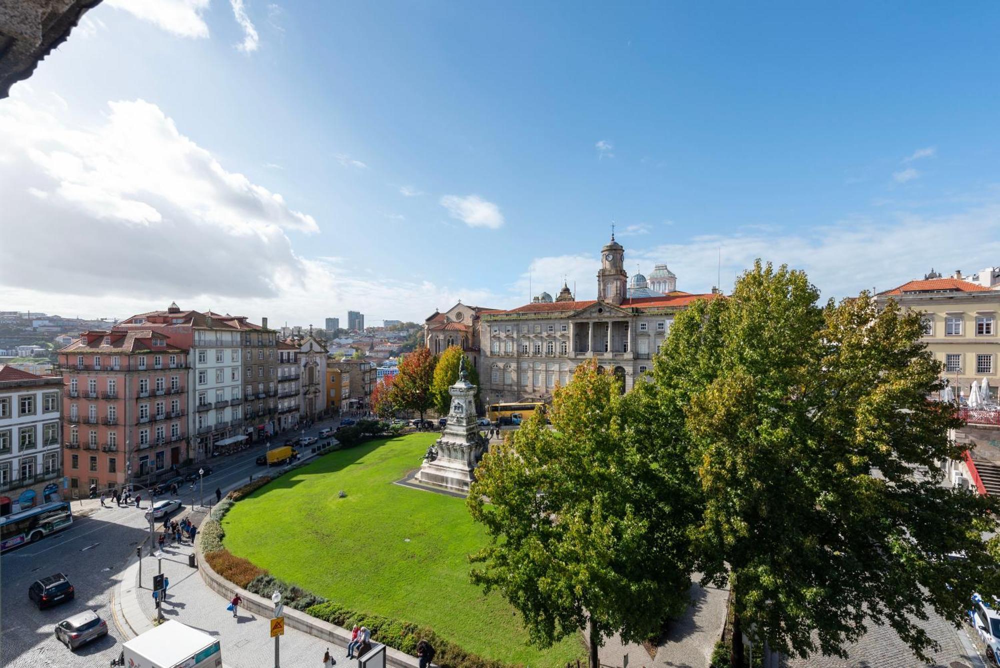 Mouzinho 32 * Porto