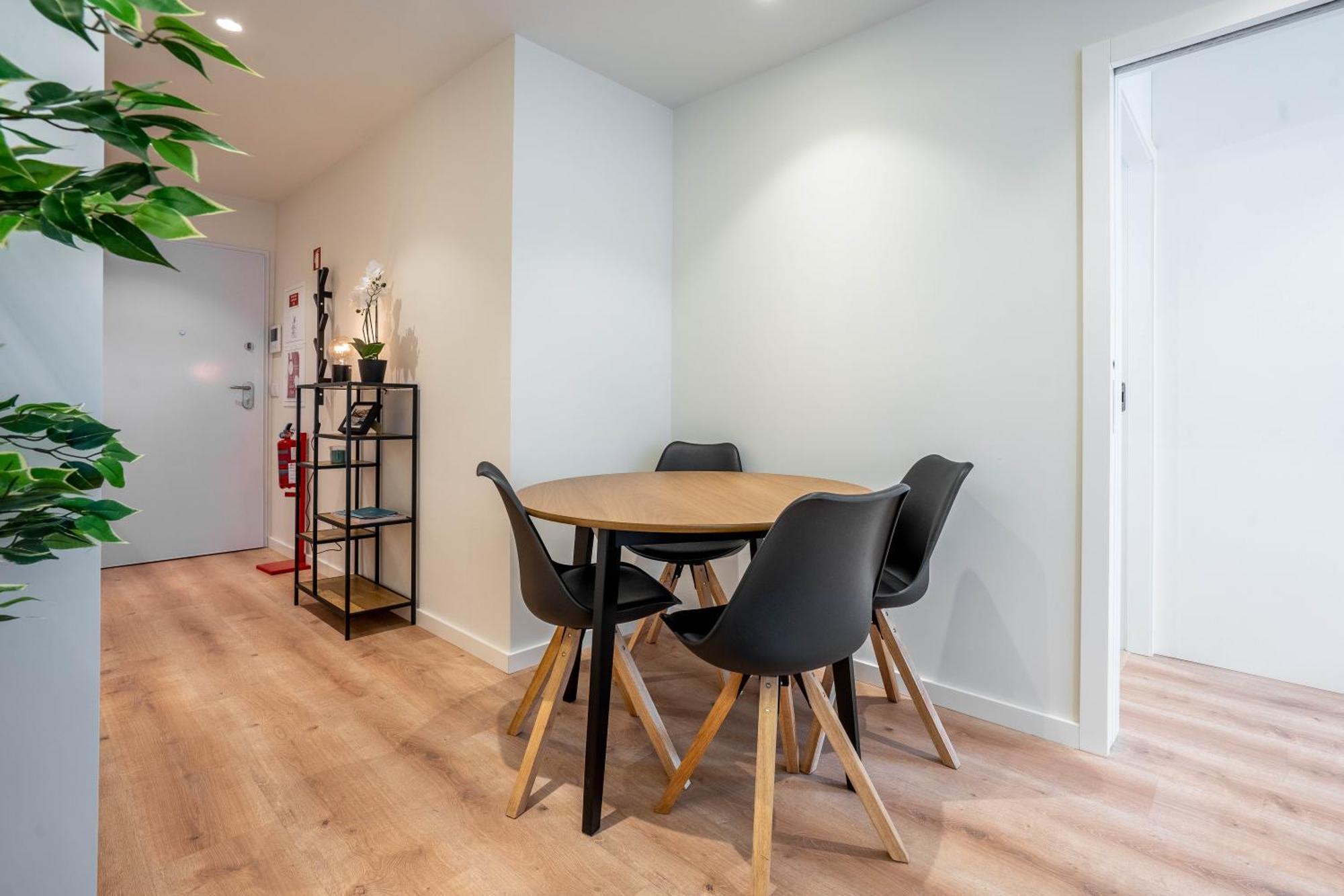 Trindade Bliss: 1br W/ Free Parking By Lovelystay Porto