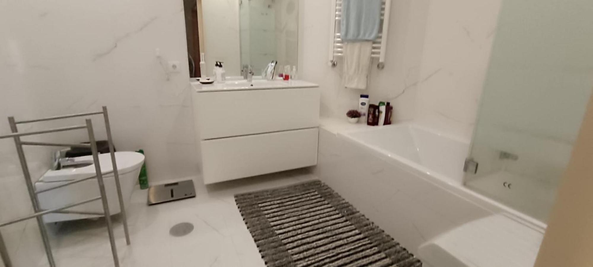 Guest house Private Bathroom Shared Kitchen *