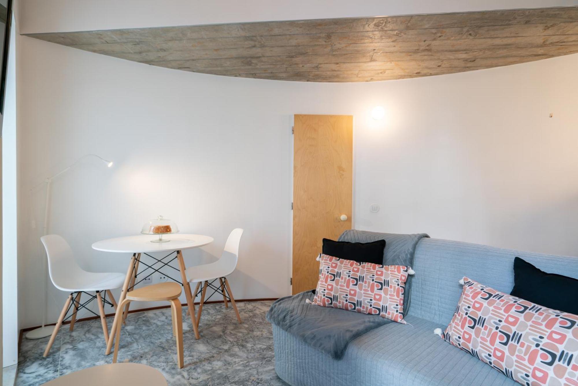Apartment Host Wise - Quiet Colourful House - Garden *