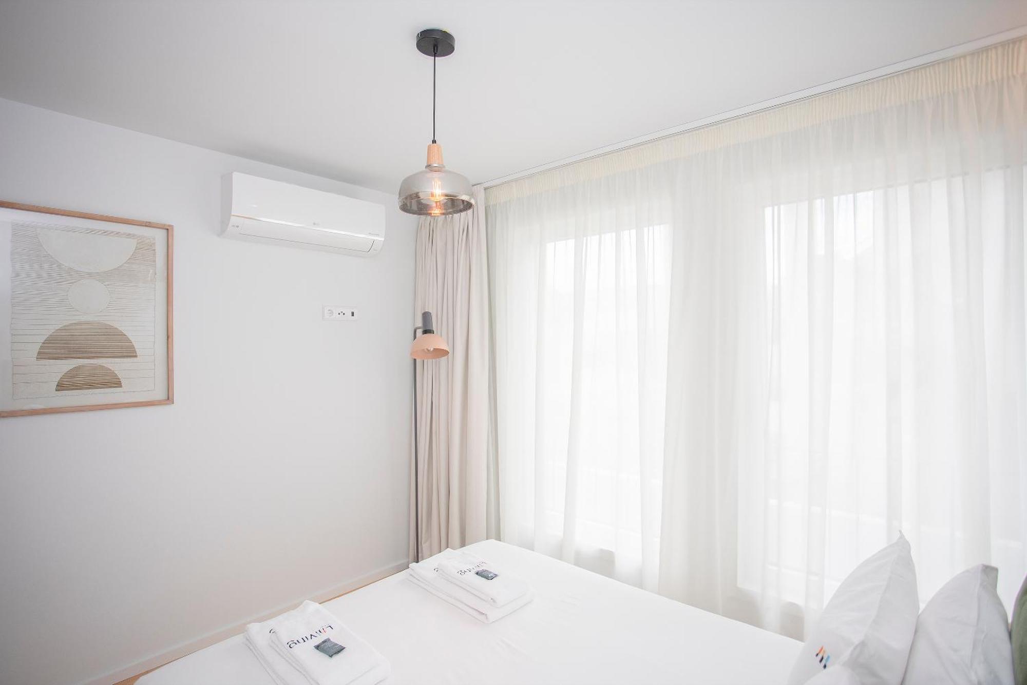 Liiiving In - Modern & Glam *