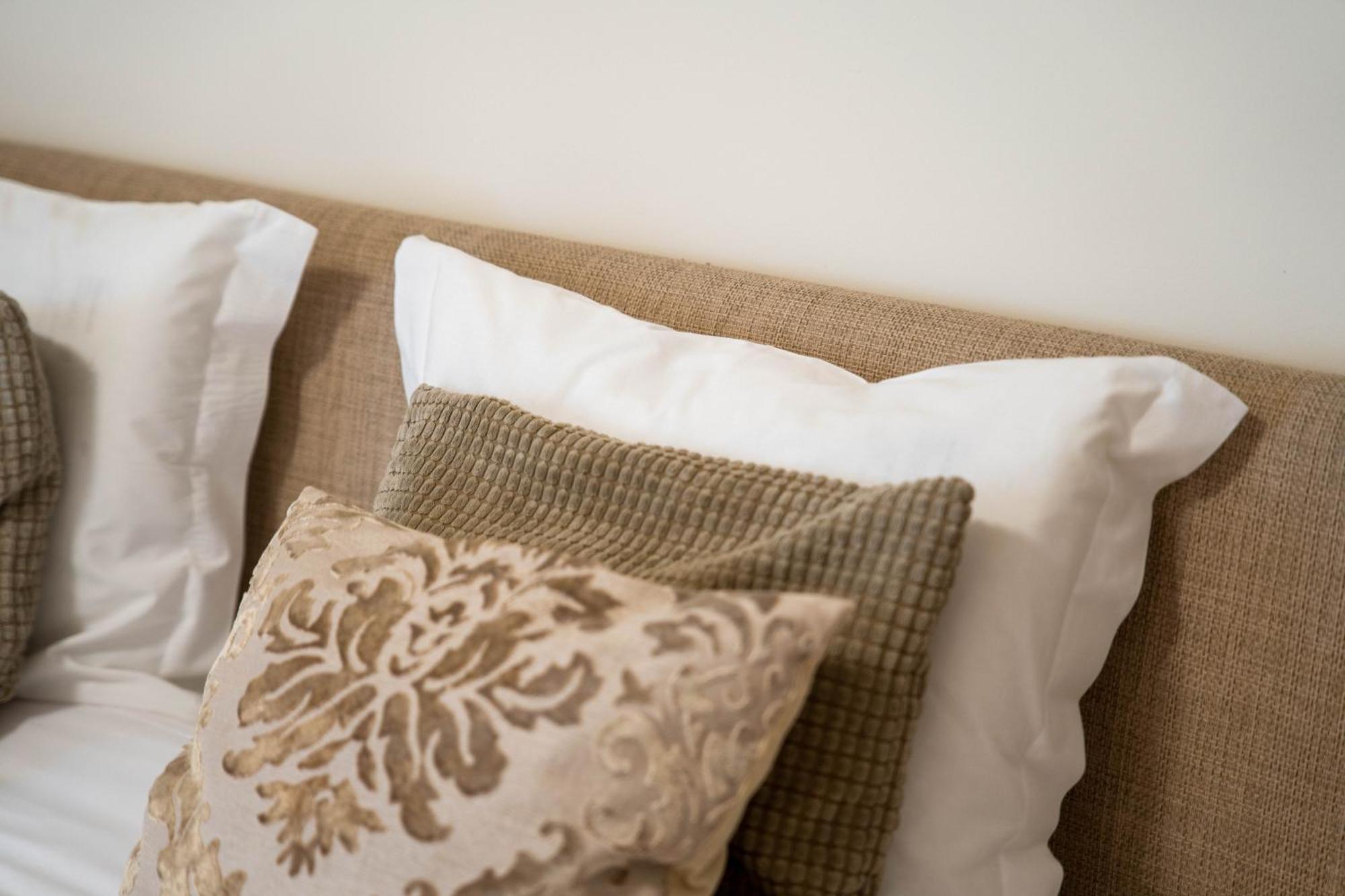 Sublime Downtown Retreat By Elsa *
