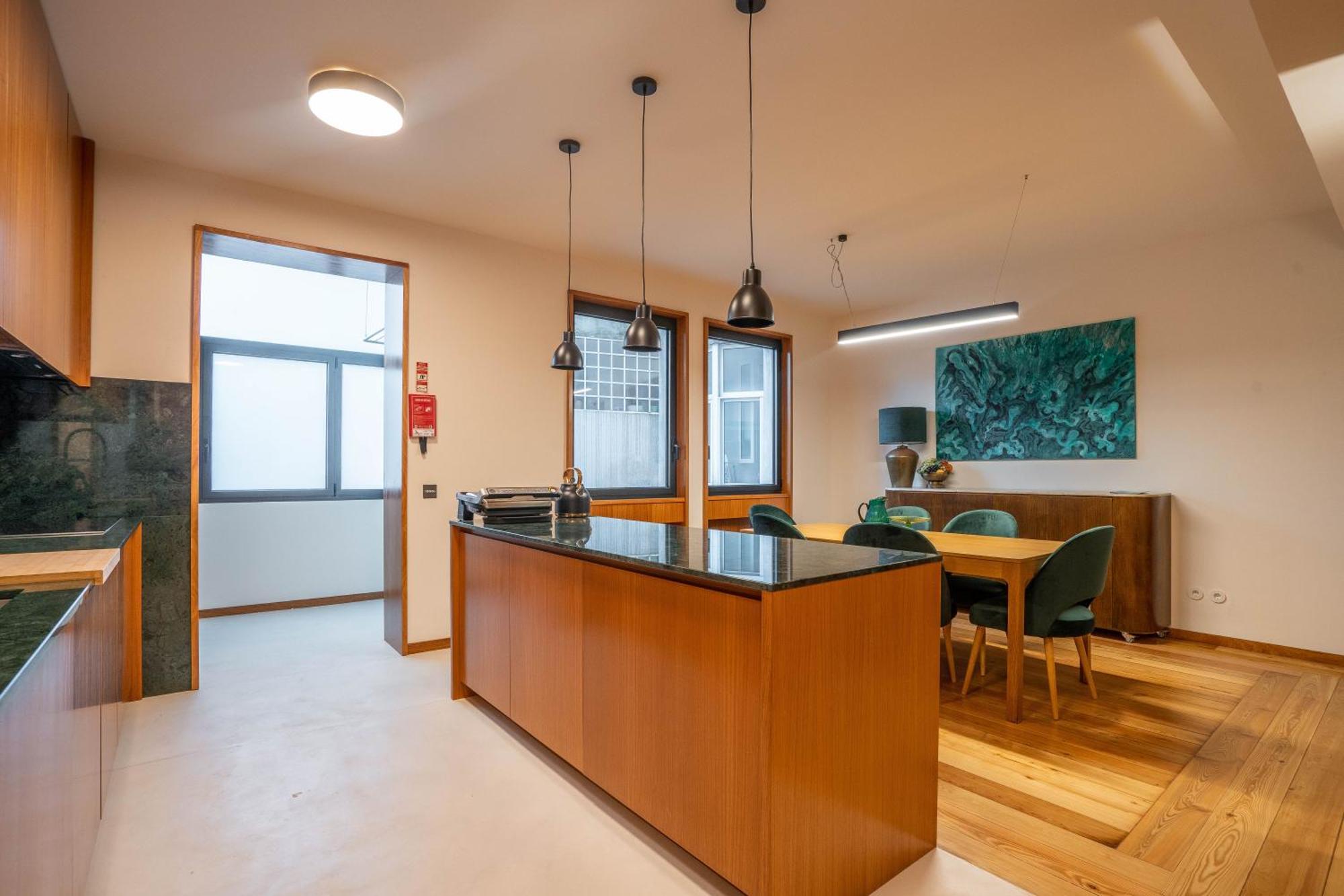 Sublime Downtown Retreat By Elsa Apartment *