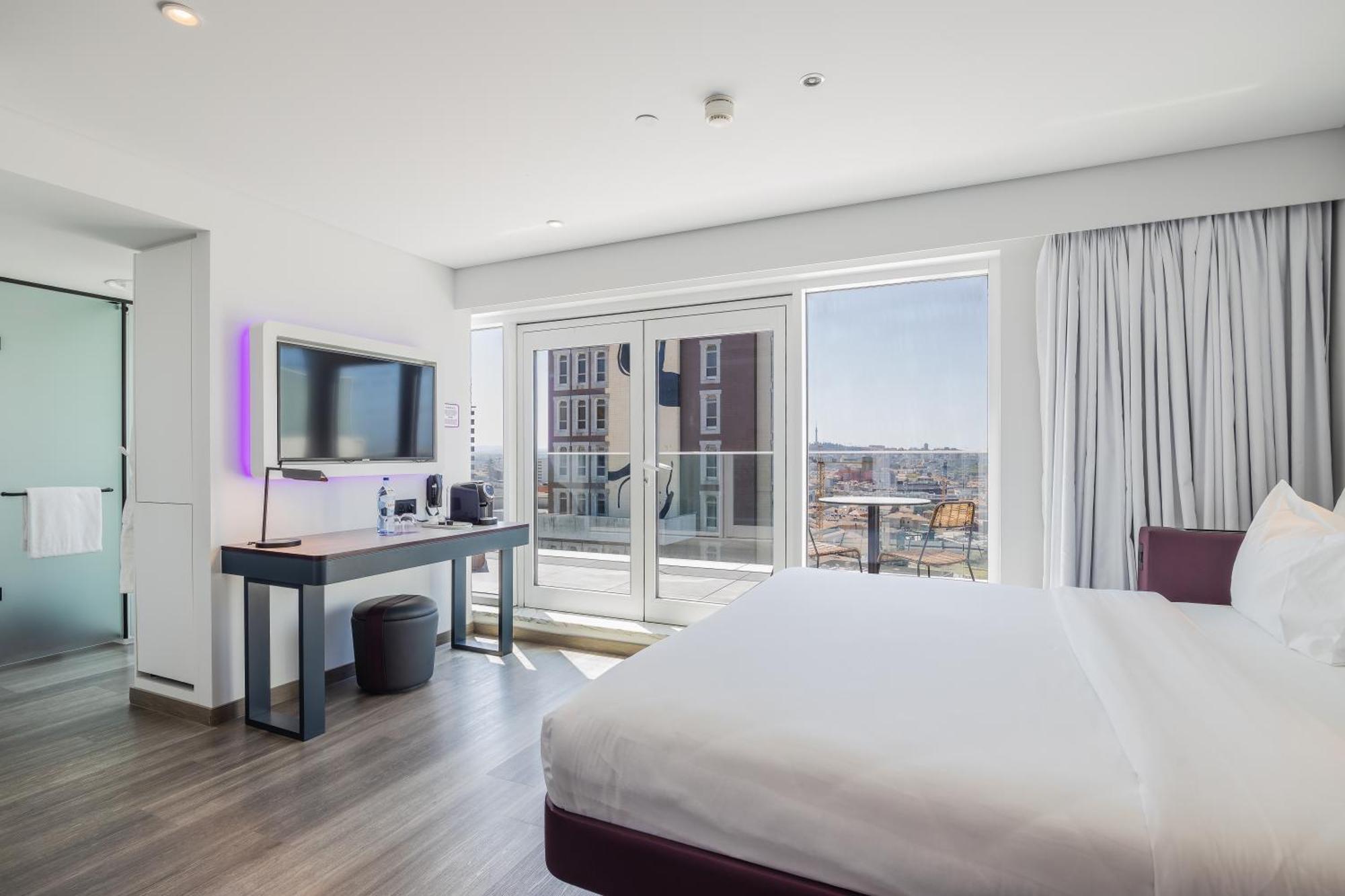 Yotel 4*