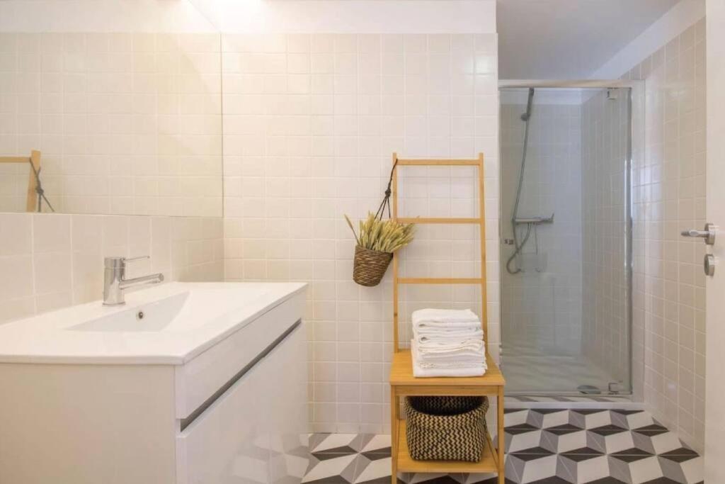 157 Flores Apartment