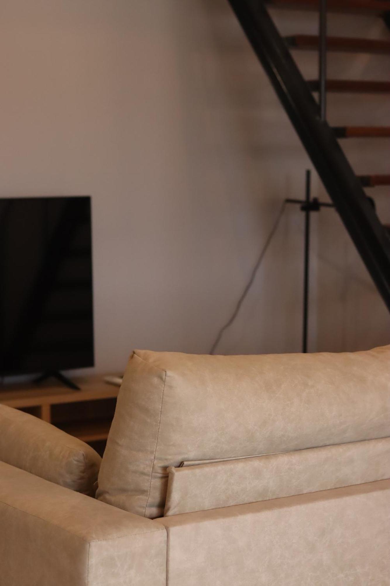 Near Family - Free Parking Apartment