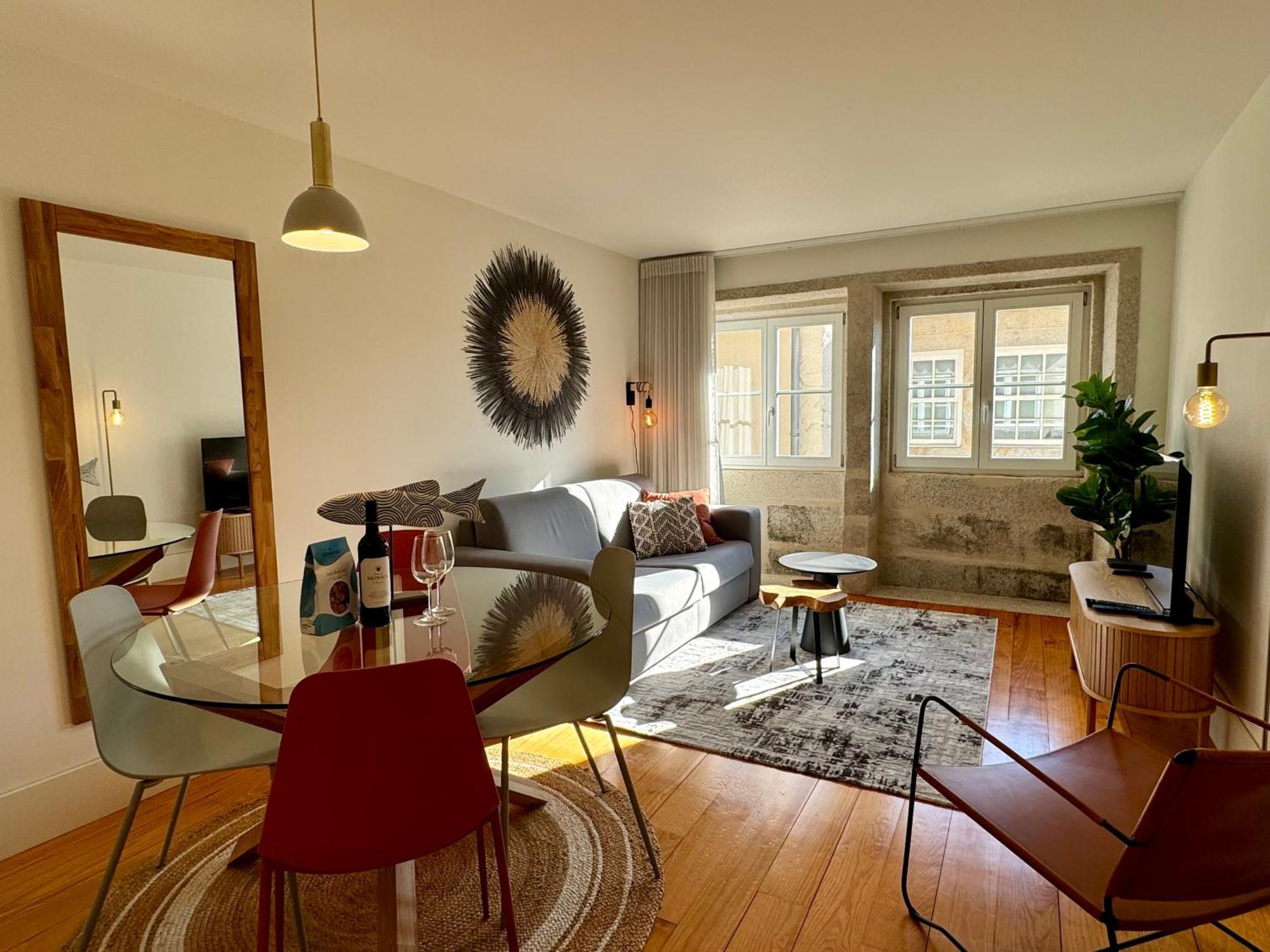 Apartment Historical Downtown Retreat Duplex By Lovelystay *