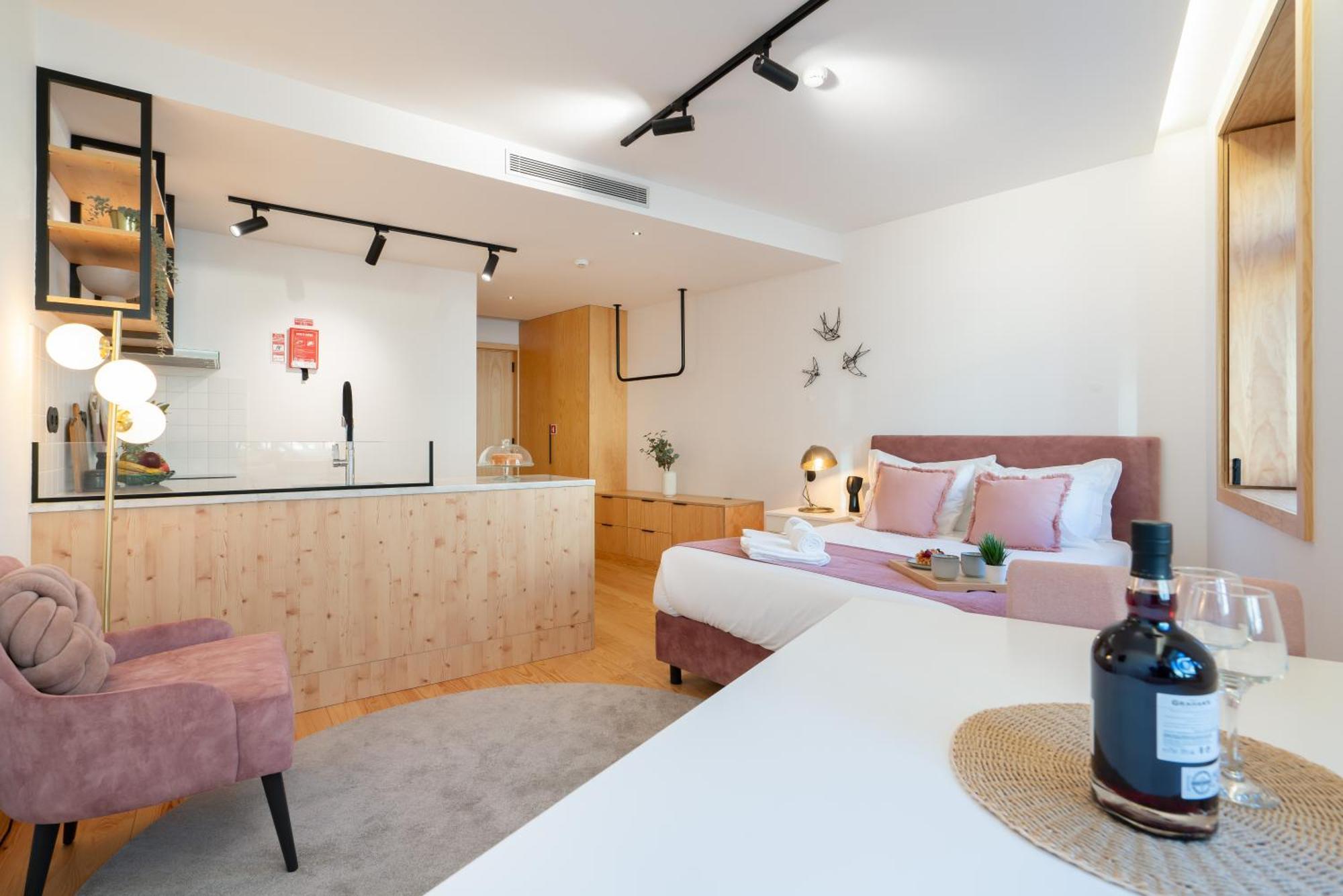 Luxurious Bright Flats - Ace Location