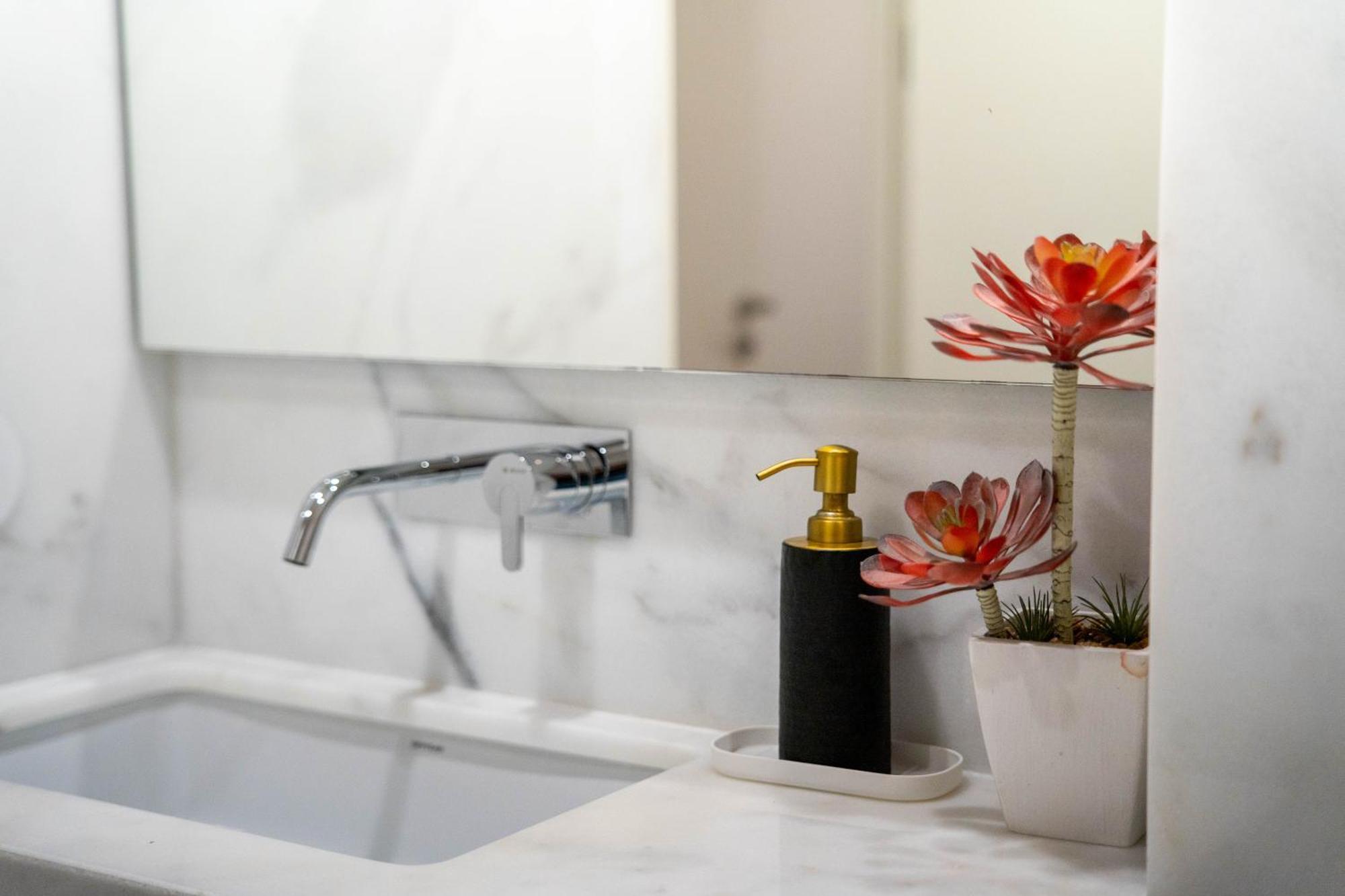 Primrose 1br Delight W Parking By Lovelystay Appartement Porto