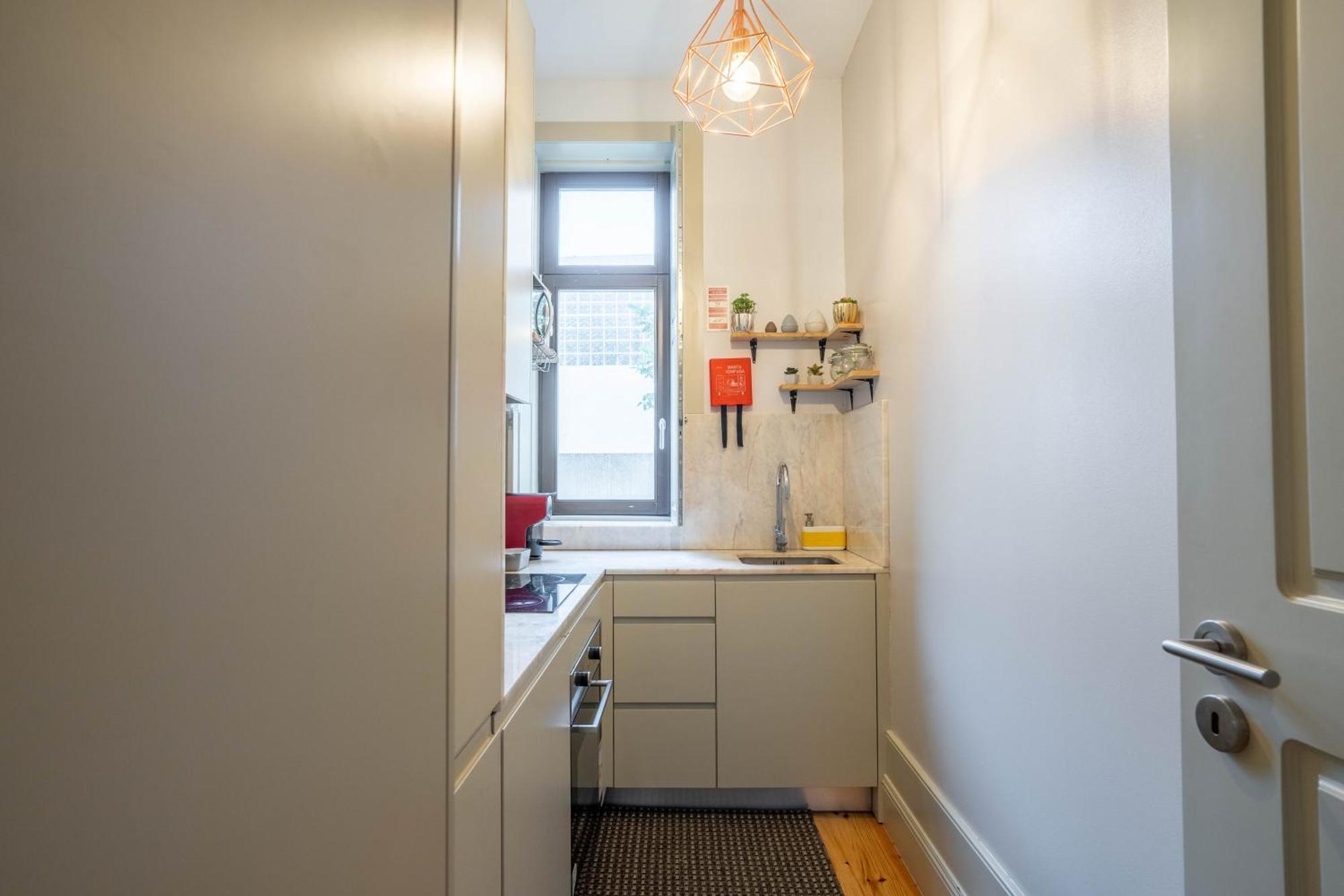 Apartment Unique: 1br W/ Private Patio By Lovelystay Porto