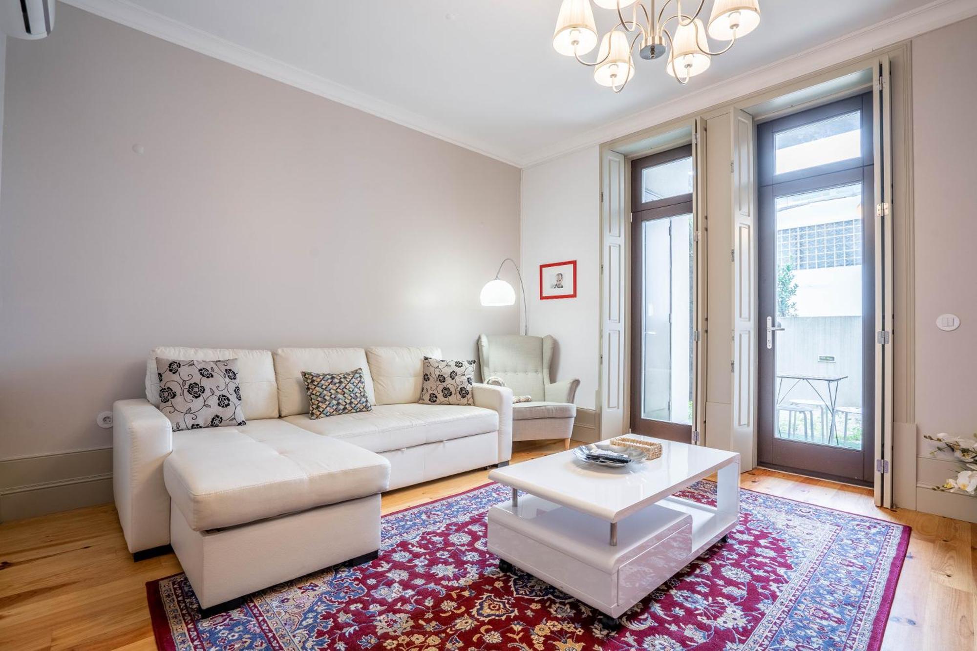 Apartment Unique: 1br W/ Private Patio By Lovelystay *