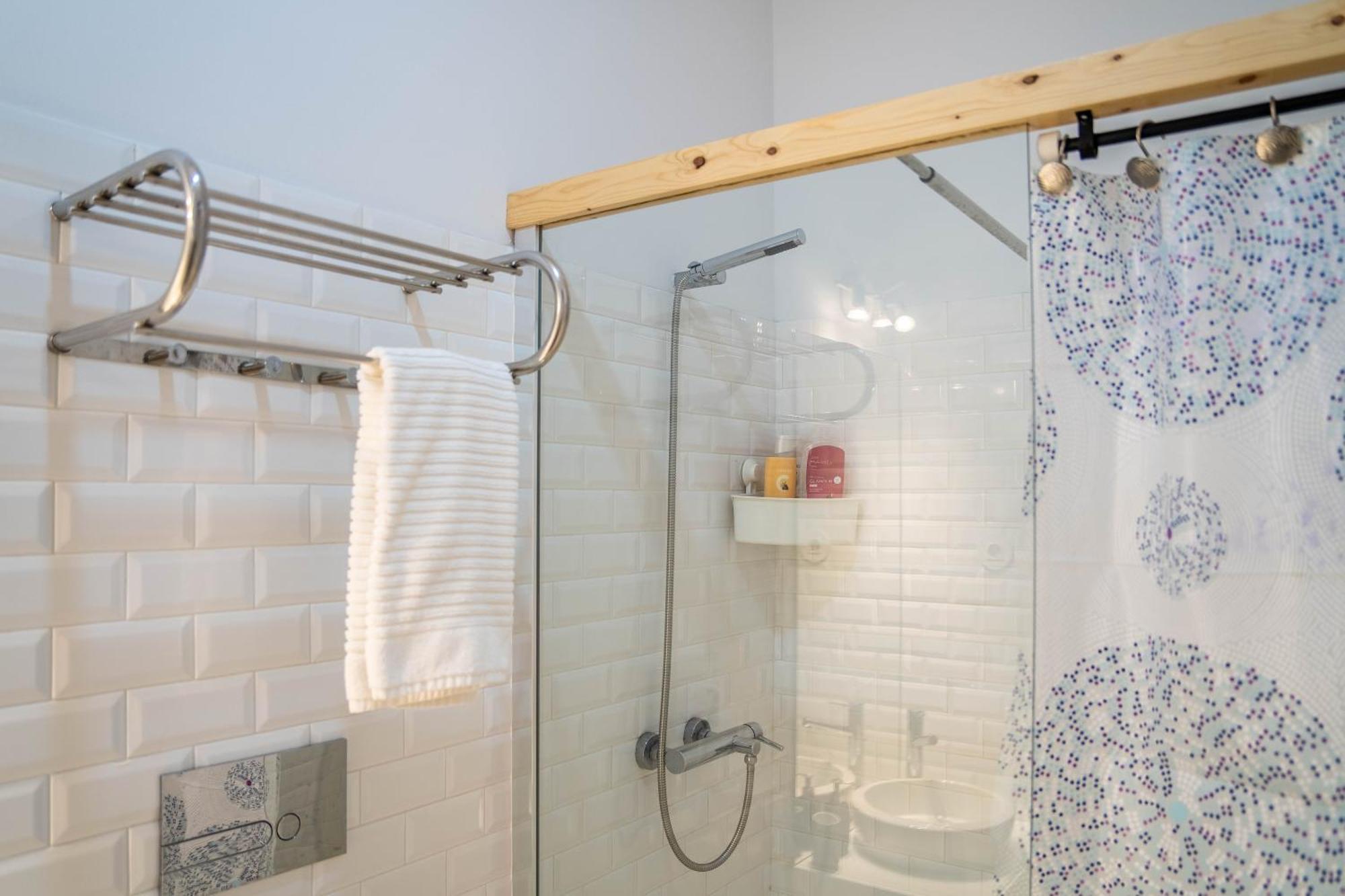 Unique: 1br W/ Private Patio By Lovelystay * Porto