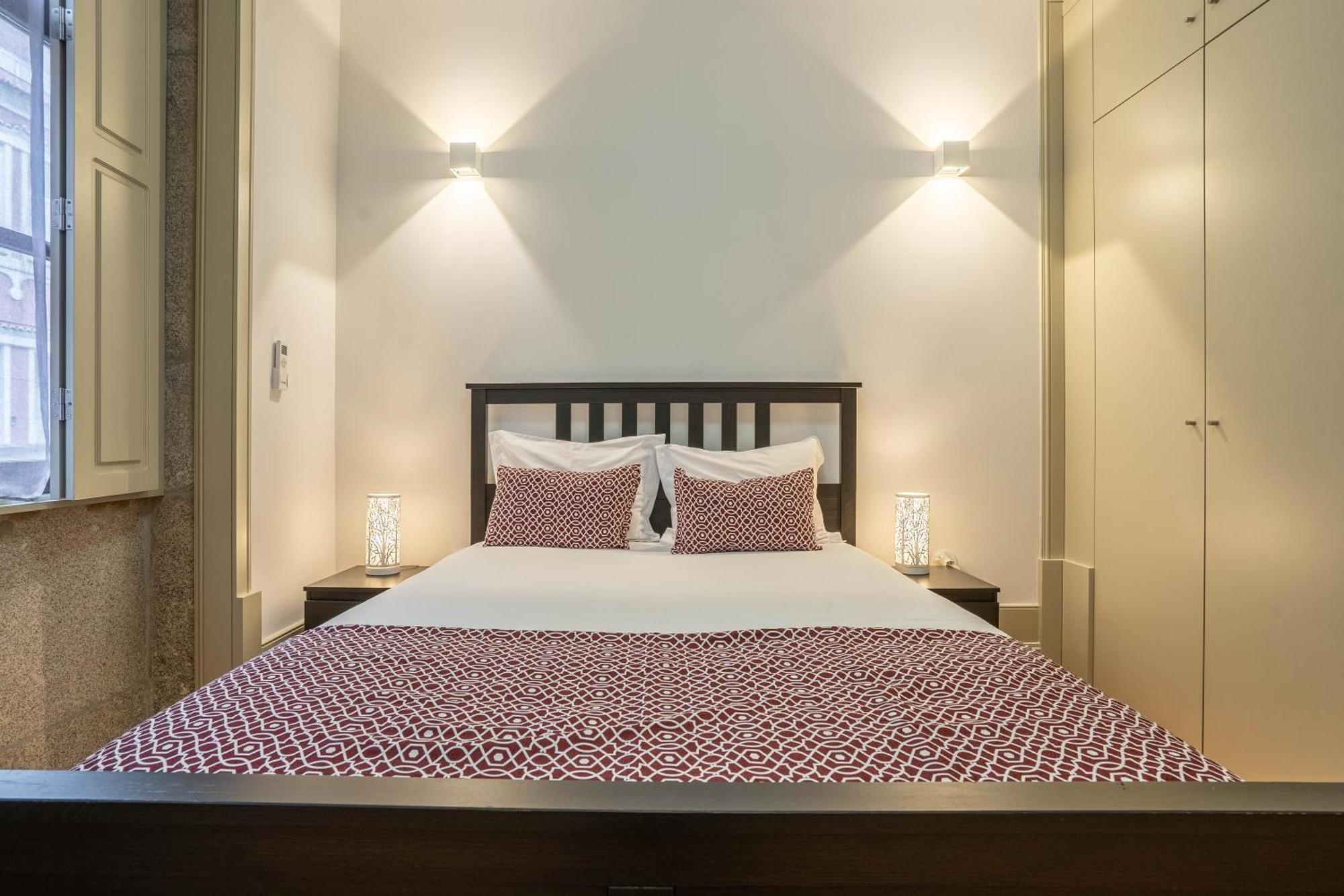 Apartment Unique: 1br W/ Private Patio By Lovelystay Porto