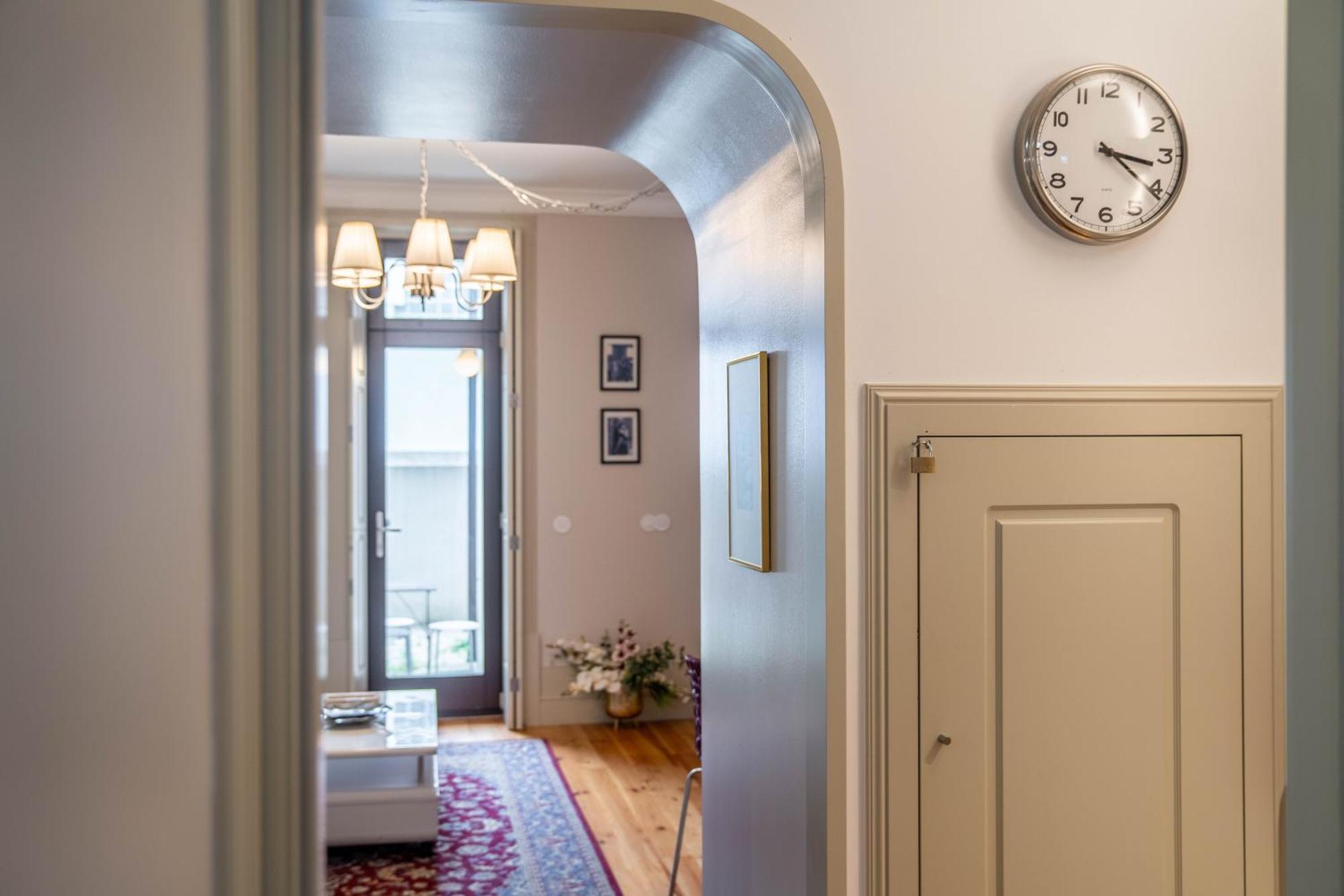 Apartment Unique: 1br W/ Private Patio By Lovelystay