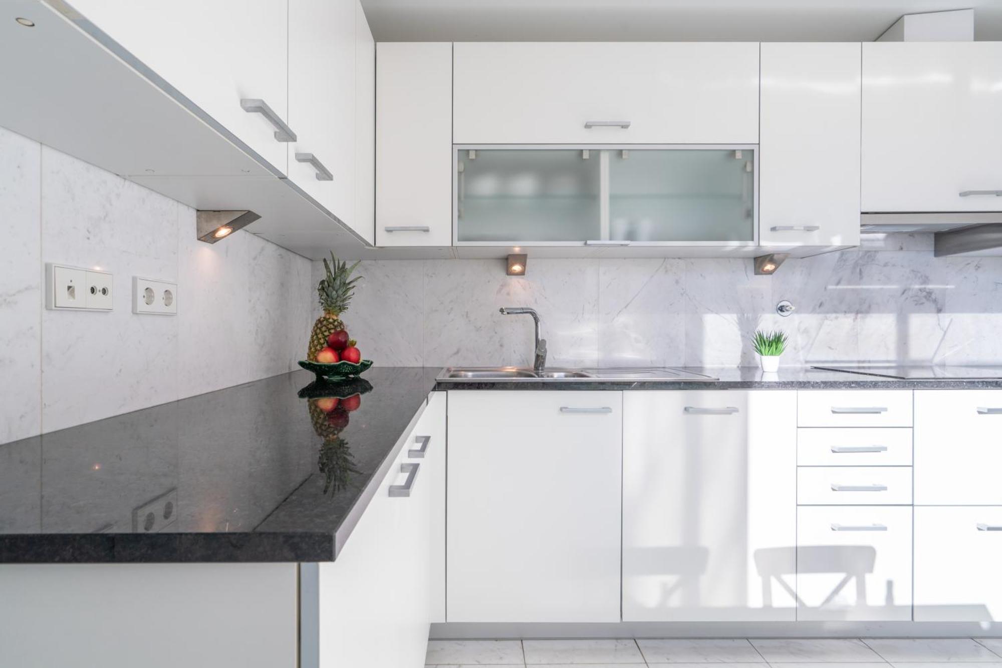 Host Wise - Gorgeous Spacious Flat - Ace Location