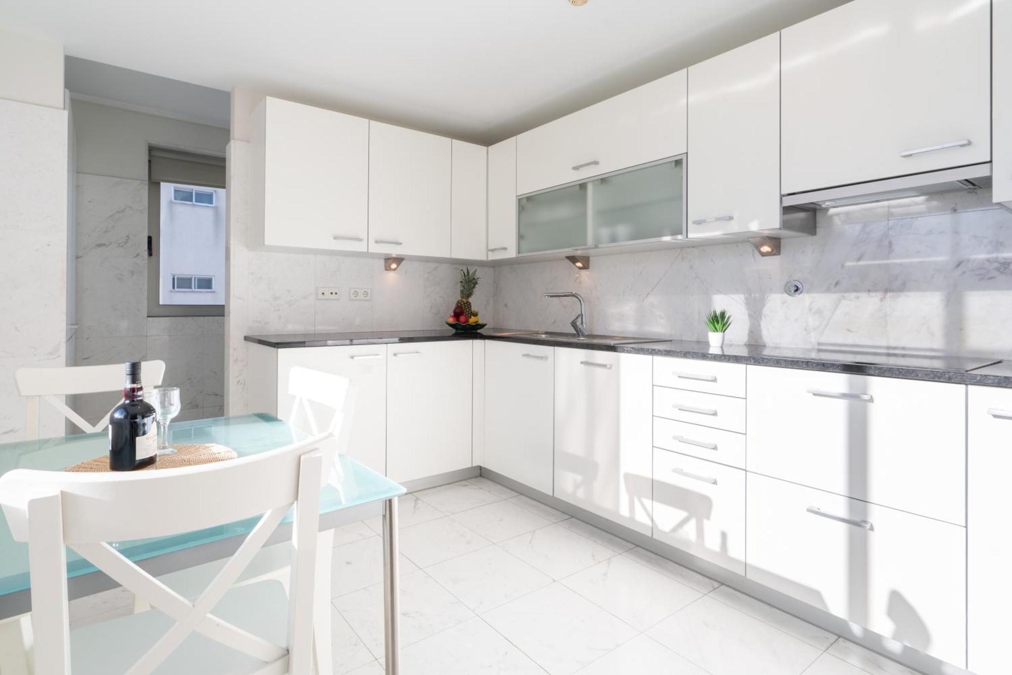 Host Wise - Gorgeous Spacious Flat - Ace Location *