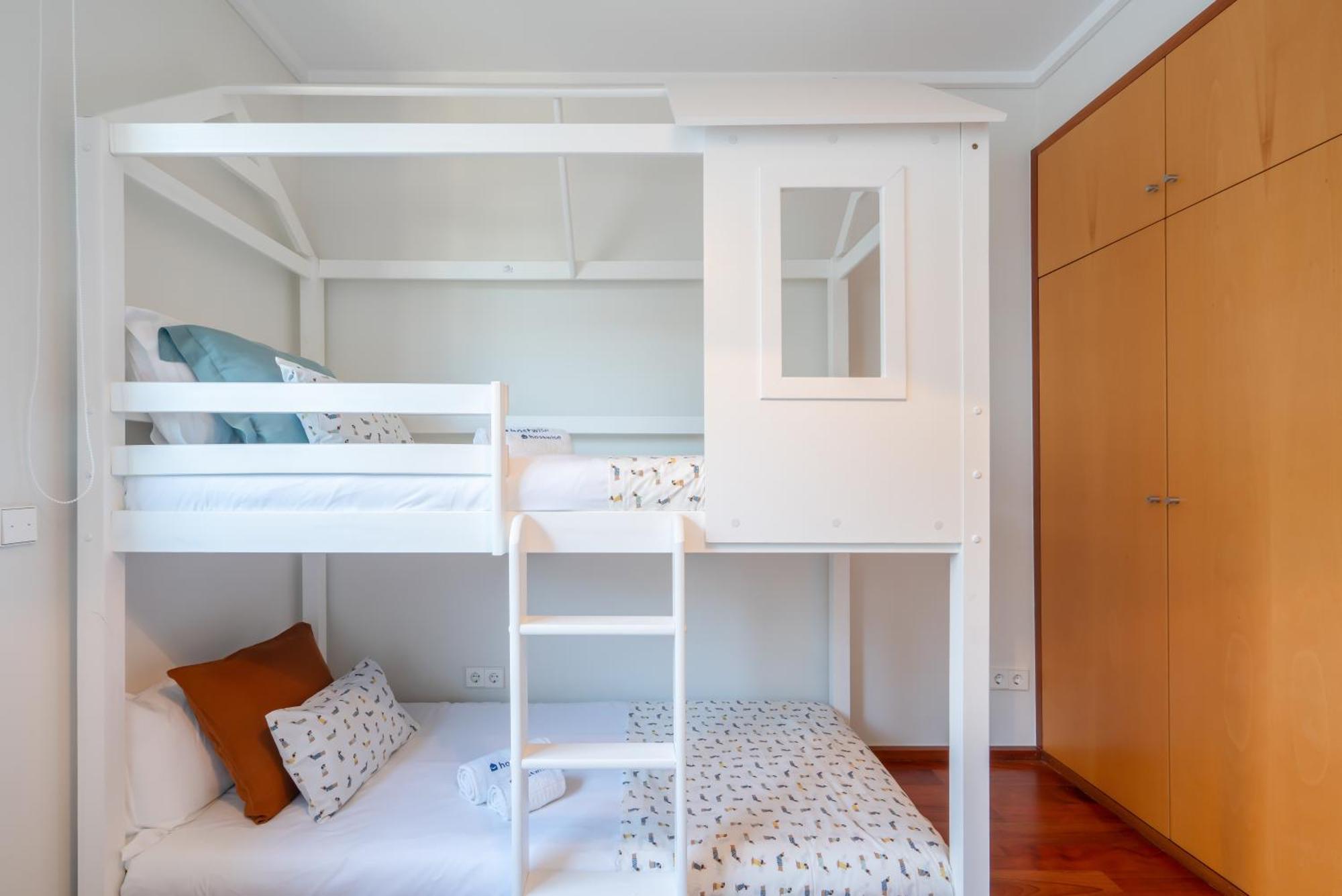 Host Wise - Gorgeous Spacious Flat - Ace Location Apartment *