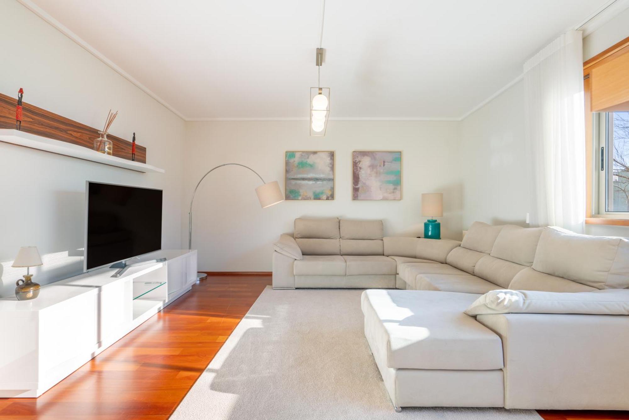 Host Wise - Gorgeous Spacious Flat - Ace Location Apartment