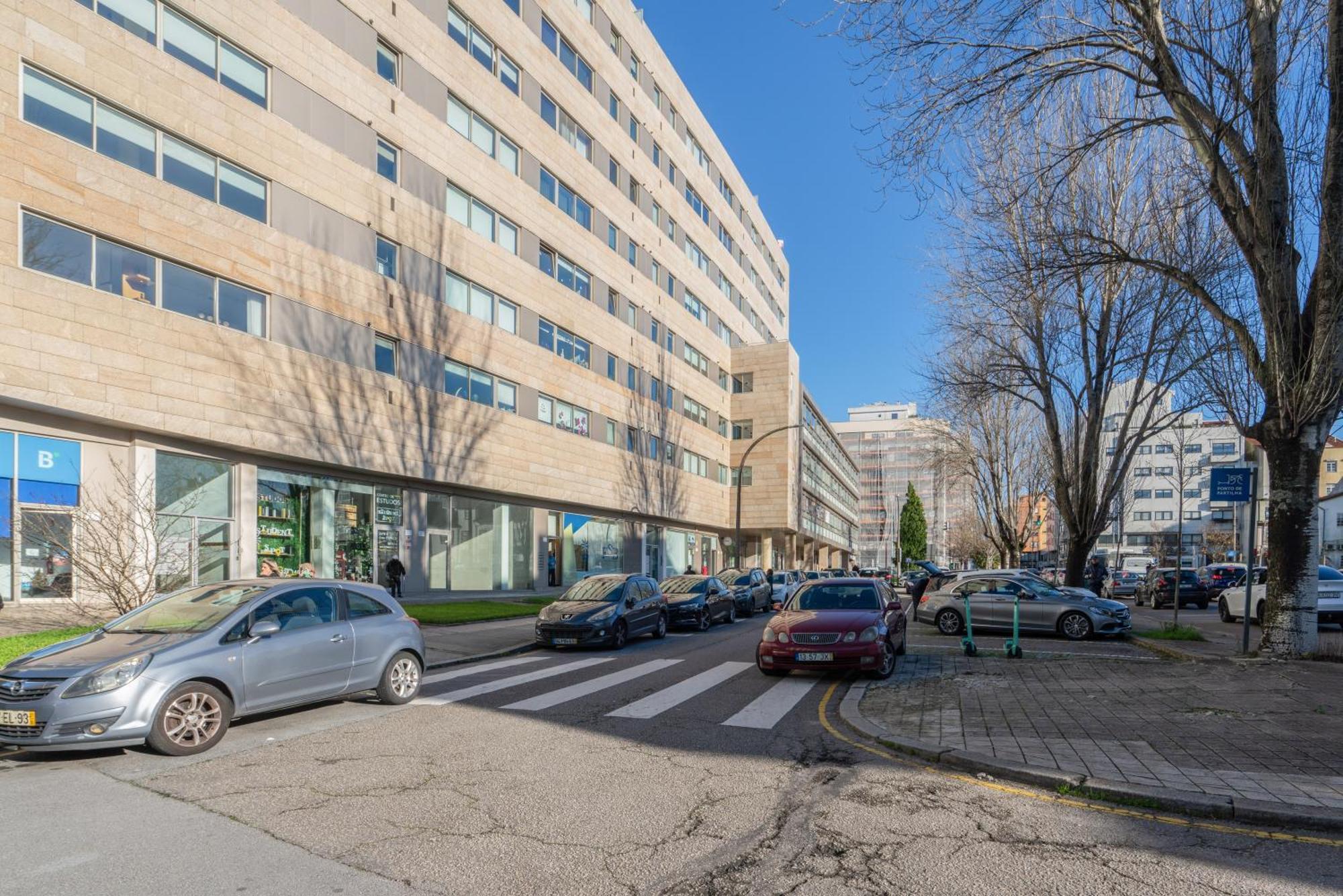 Host Wise - Gorgeous Spacious Flat - Ace Location Apartment Porto