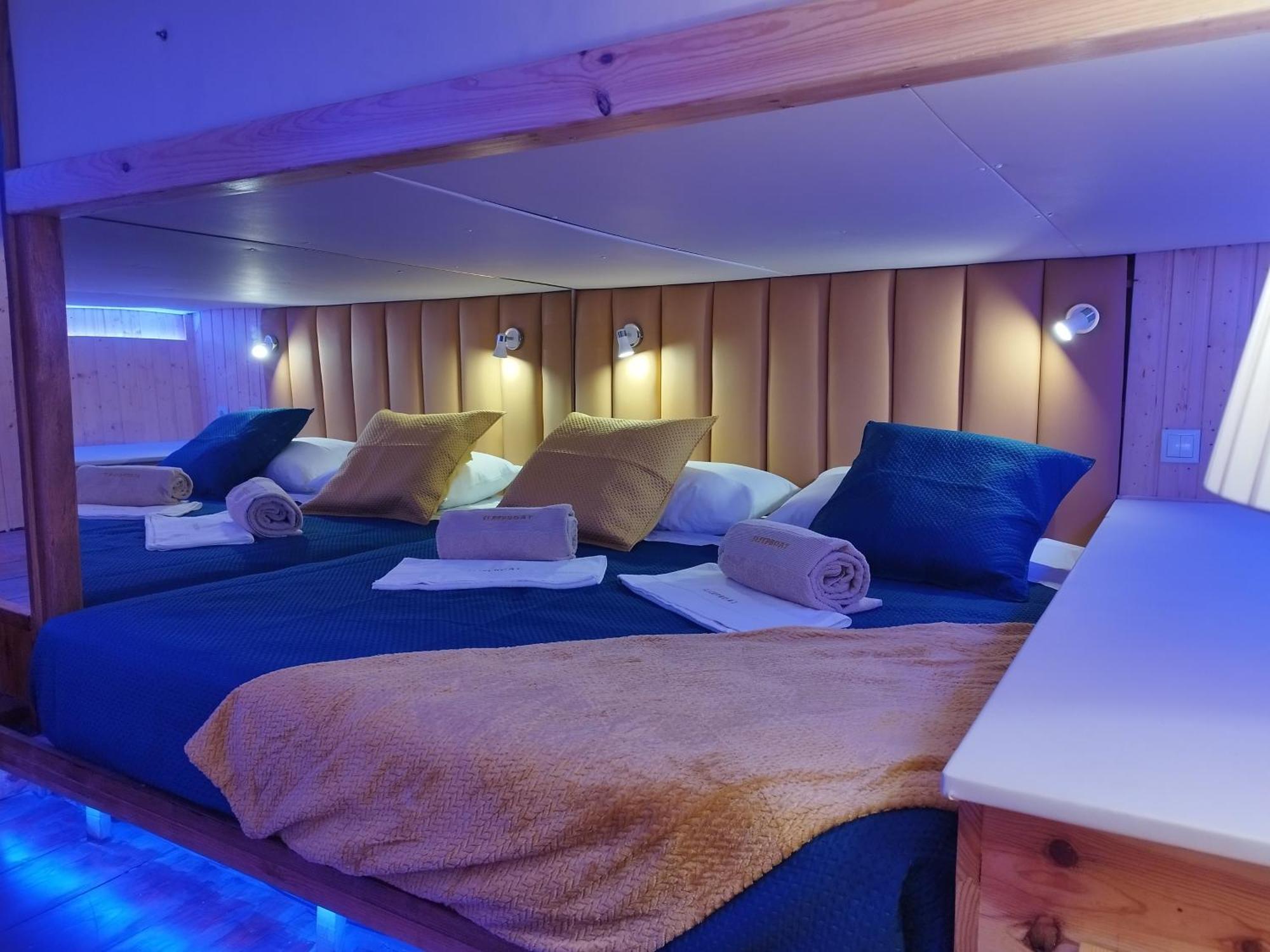 Botel Sleepboat Luxlife Yatch Porto