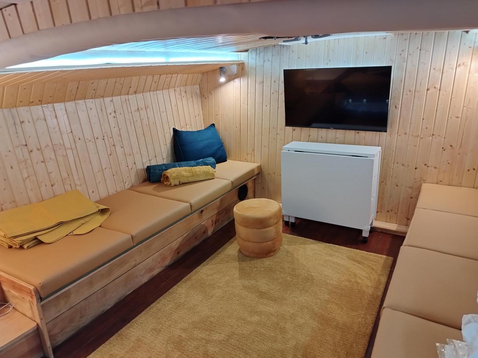 Sleepboat Luxlife Yatch Botel *