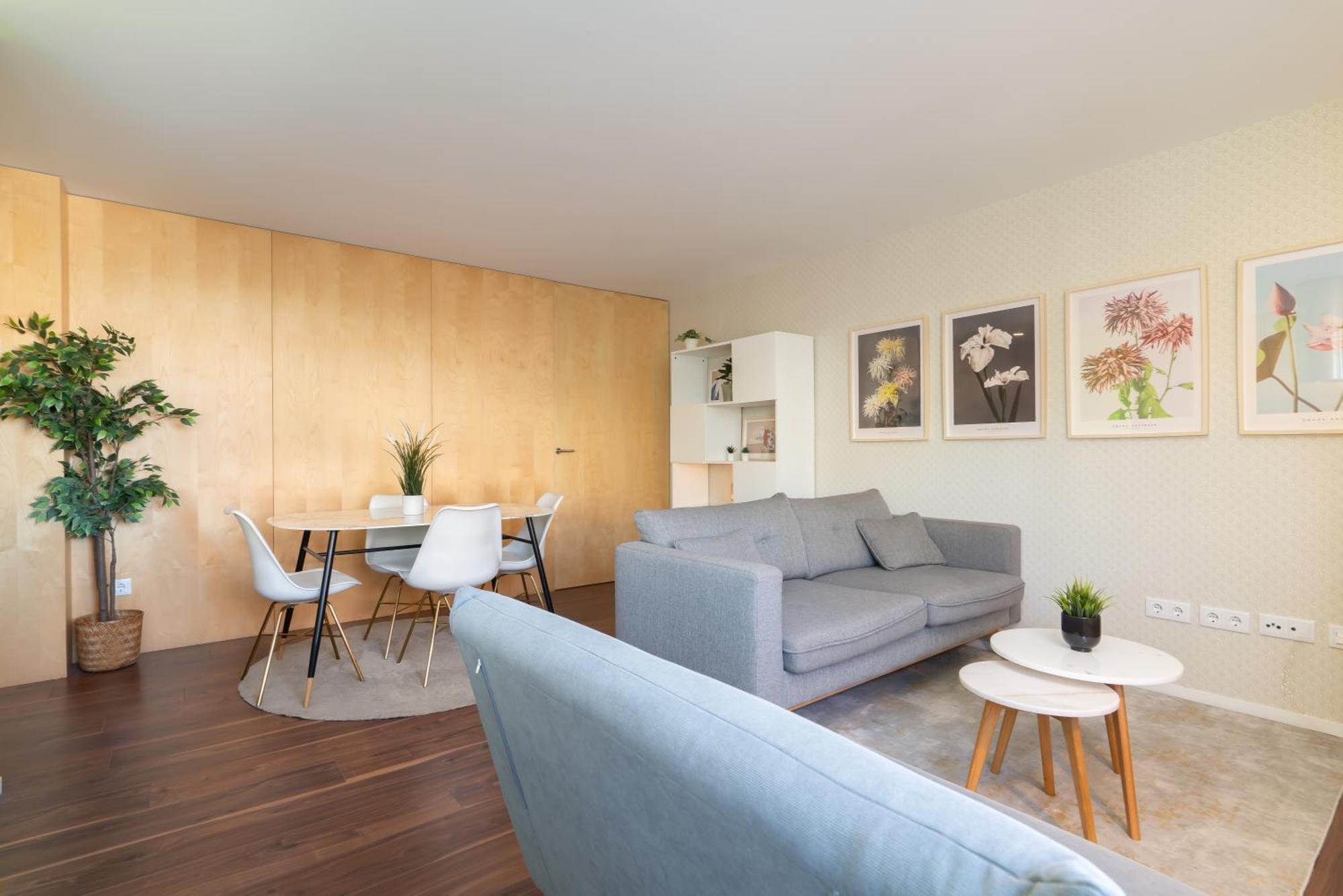 Host Wise - Restful Minimalist Flat - Balcony *