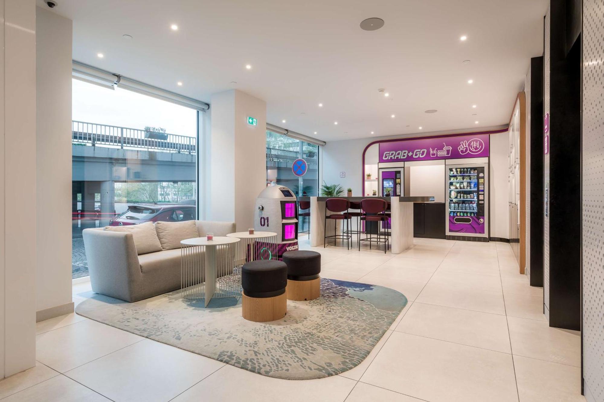 Yotel 4*