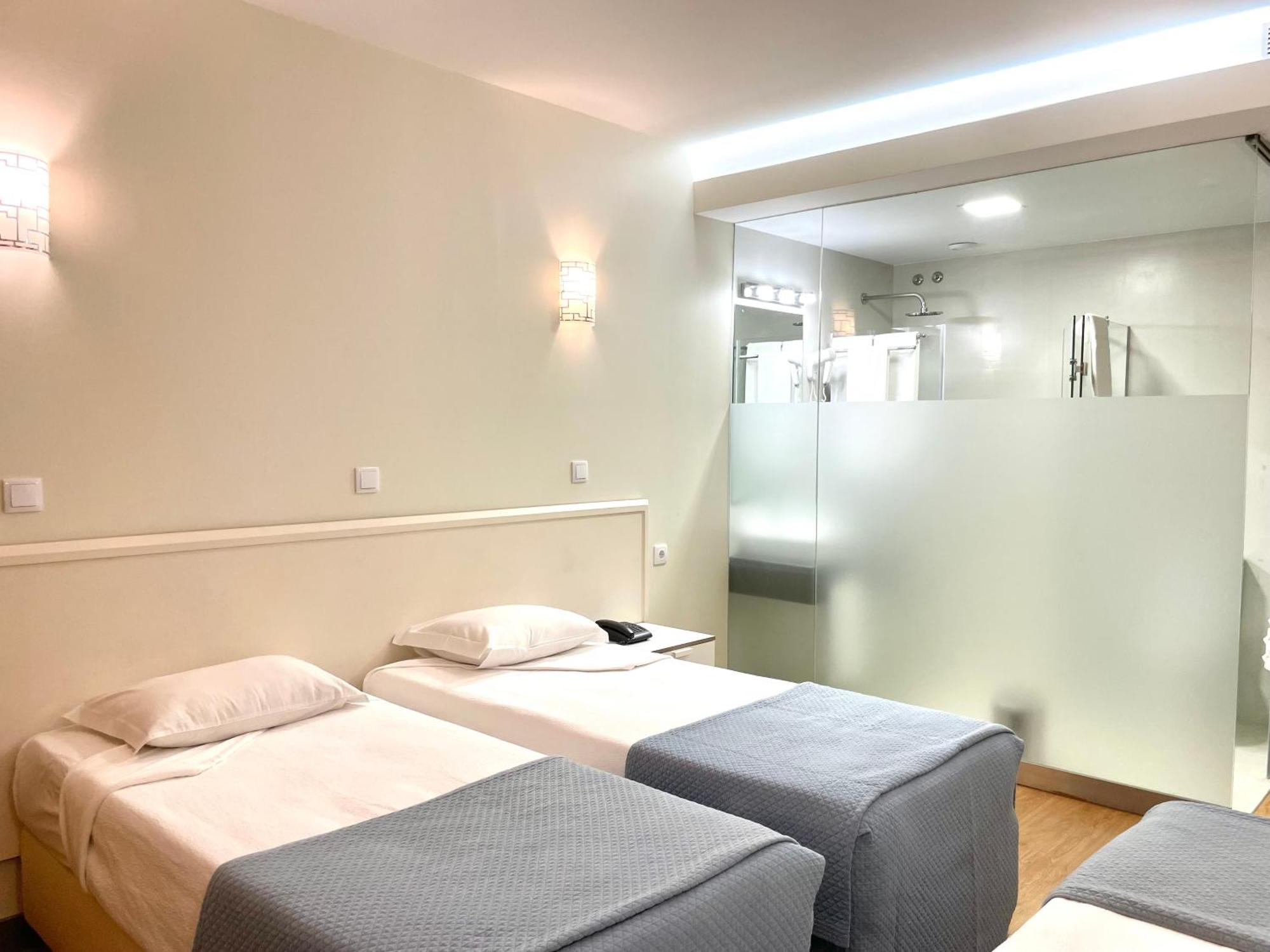 Universal Hotel 2*