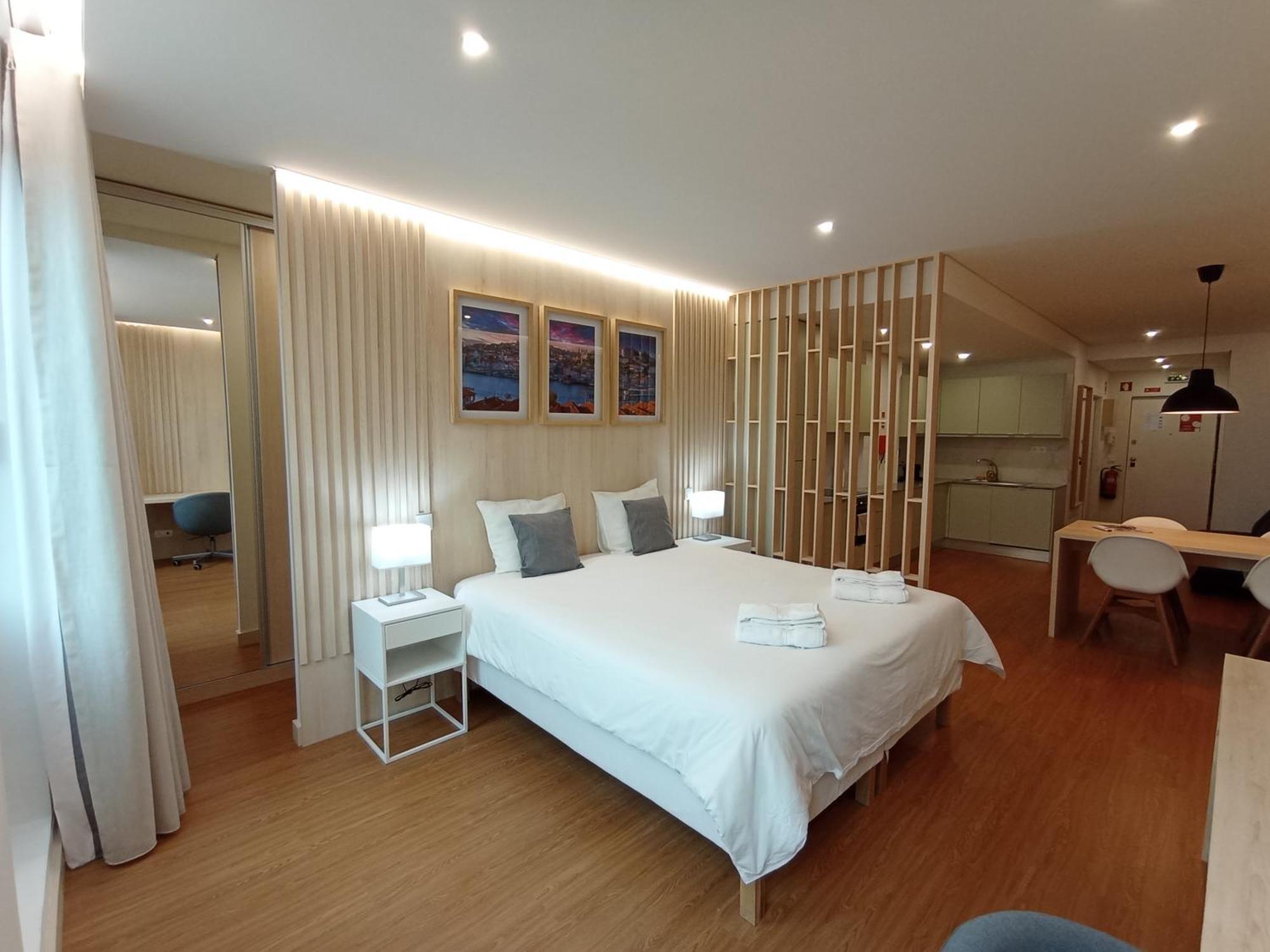 715 Gale Wi-fi, Estacionamento Apartment